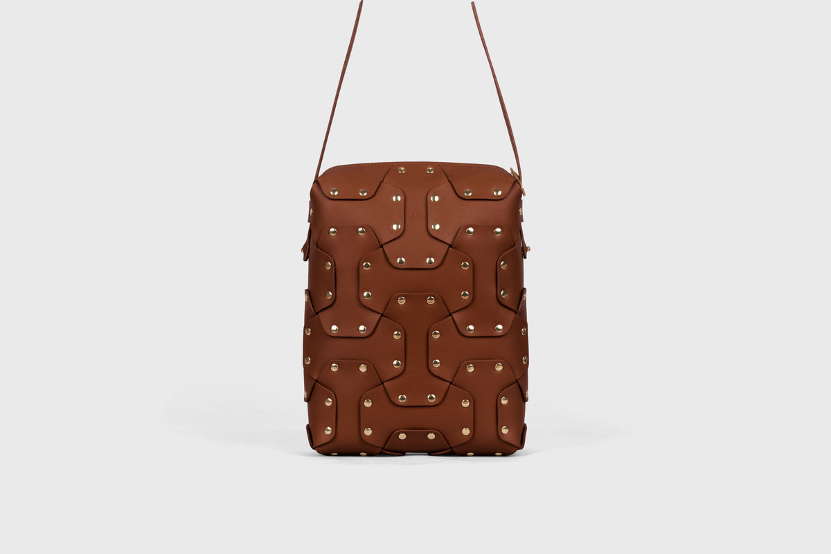 Double Rivet Bag Tall Dark Brown Colour Leather Vegetable Tanned Modern Minimal Design Premium Quality Atelier Madre Manuel Dreesmann Barcelona Spain 2