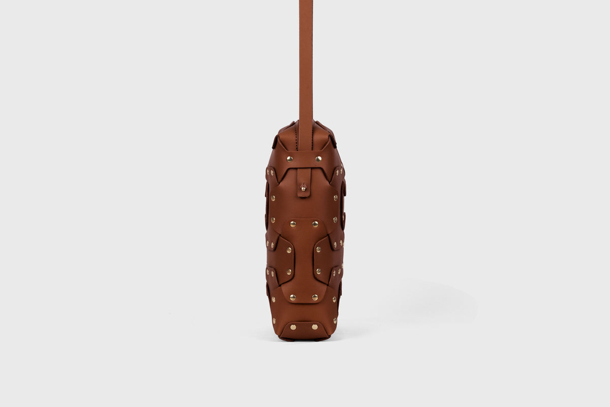 Double Rivet Bag Tall Dark Brown Colour Leather Vegetable Tanned Modern Minimal Design Premium Quality Atelier Madre Manuel Dreesmann Barcelona Spain 4