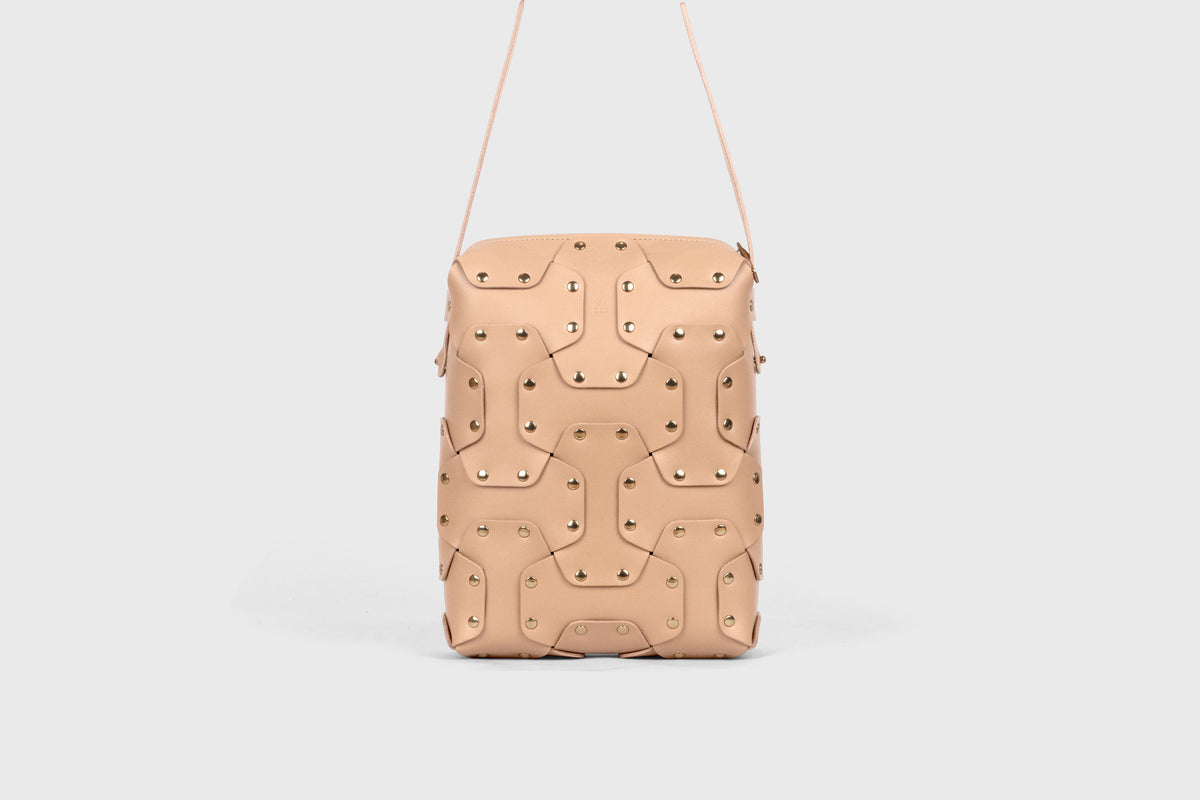 Double Rivet Bag Tall Natural Colour Colour Leather Vegetable Tanned Modern Minimal Design Premium Quality Atelier Madre Manuel Dreesmann Barcelona Spain 2