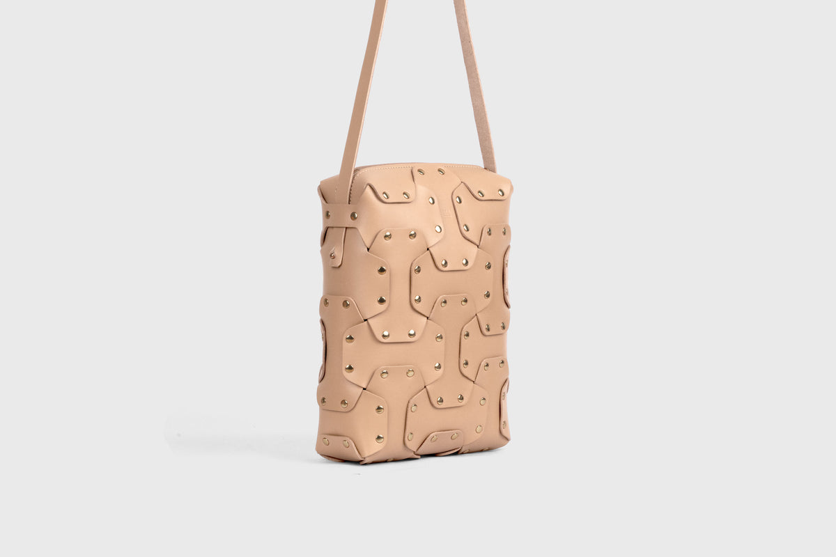Double Rivet Bag Tall Natural Colour Colour Leather Vegetable Tanned Modern Minimal Design Premium Quality Atelier Madre Manuel Dreesmann Barcelona Spain 3