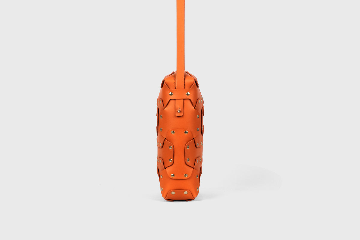 Double Rivet Bag Tall Orange Colour Leather Vegetable Tanned Modern Minimal Design Premium Quality Atelier Madre Manuel Dreesmann Barcelona Spain 4