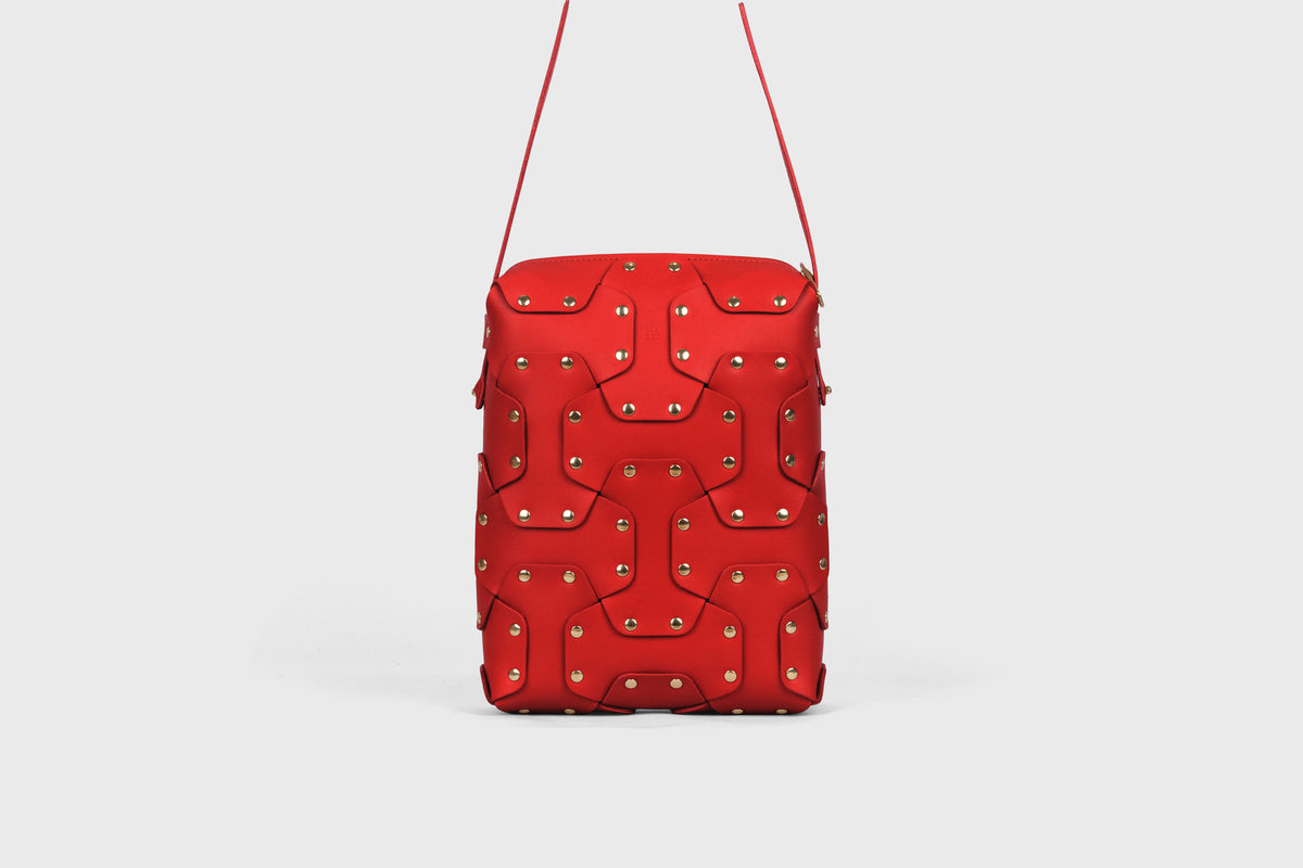 Double Rivet Bag Tall Red Colour Leather Vegetable Tanned Modern Minimal Design Premium Quality Atelier Madre Manuel Dreesmann Barcelona Spain 2