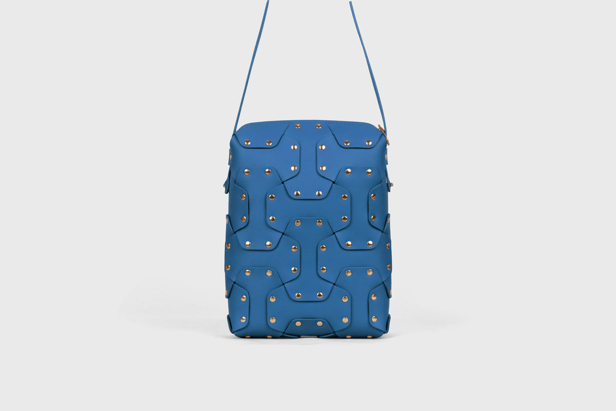 Double Rivet Bag Tall Royal Blue Colour Leather Vegetable Tanned Modern Minimal Design Premium Quality Atelier Madre Manuel Dreesmann Barcelona Spain 2
