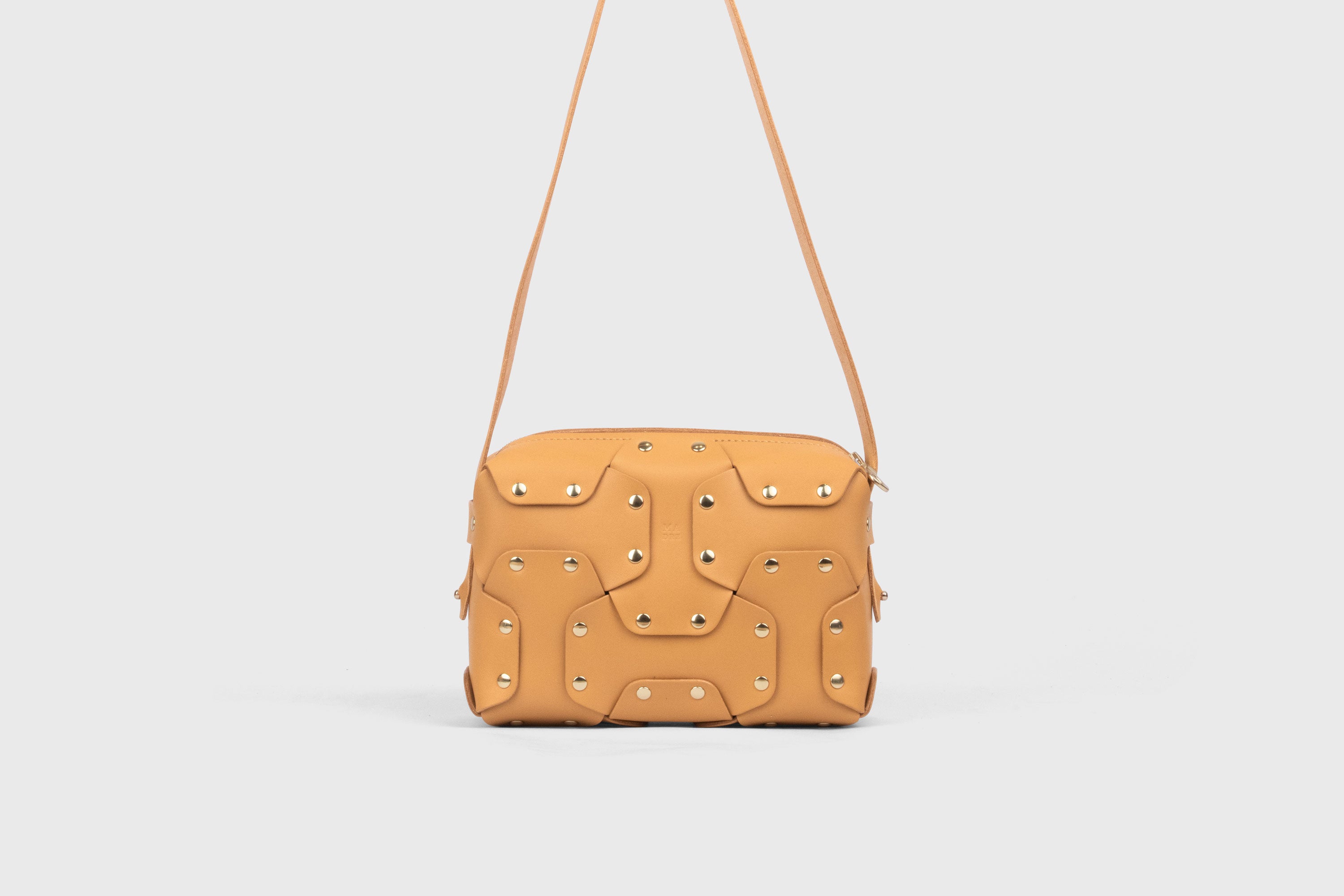 Double Rivet Bag, Brown Color,  Leather Full Grain Vegetable Tanned Leather Modern Minimalist Design Premium Quality Full Brass Clutch Crossbody Shoulder Bag from Atelier Madre, Manuel Dreesmann Barcelona Spain