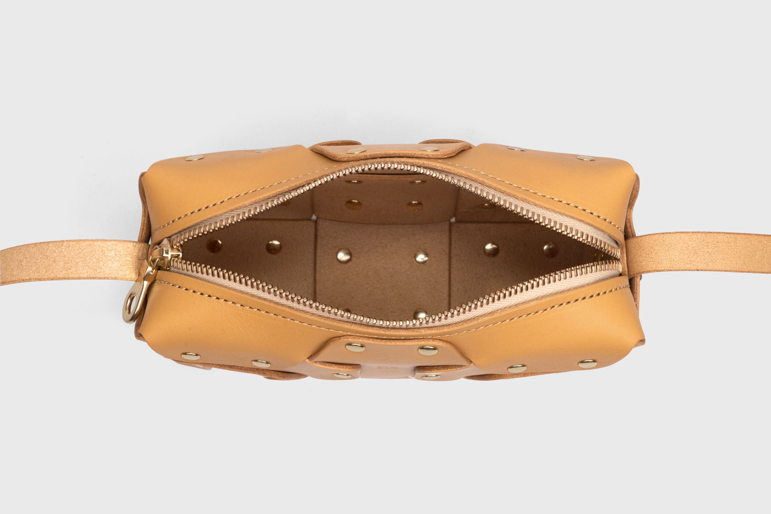 Double Rivet Bag, Brown Color,  Leather Full Grain Vegetable Tanned Leather Modern Minimalist Design Premium Quality Full Brass Clutch Crossbody Shoulder Bag from Atelier Madre, Manuel Dreesmann Barcelona Spain