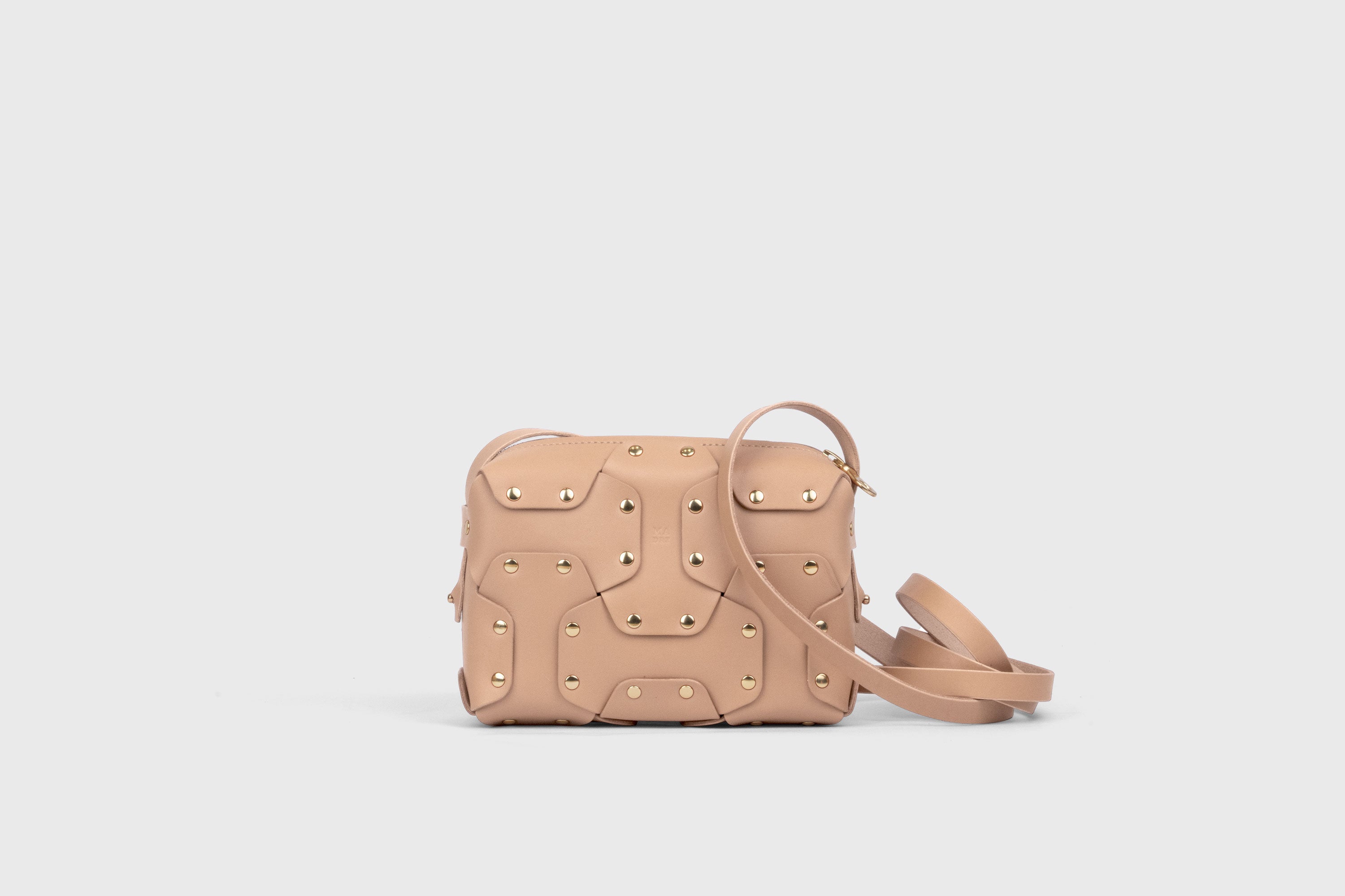 Double Rivet Bag, Natural Color,  Leather Full Grain Vegetable Tanned Leather Modern Minimalist Design Premium Quality Full Brass Clutch Crossbody Shoulder Bag from Atelier Madre, Manuel Dreesmann Barcelona Spain