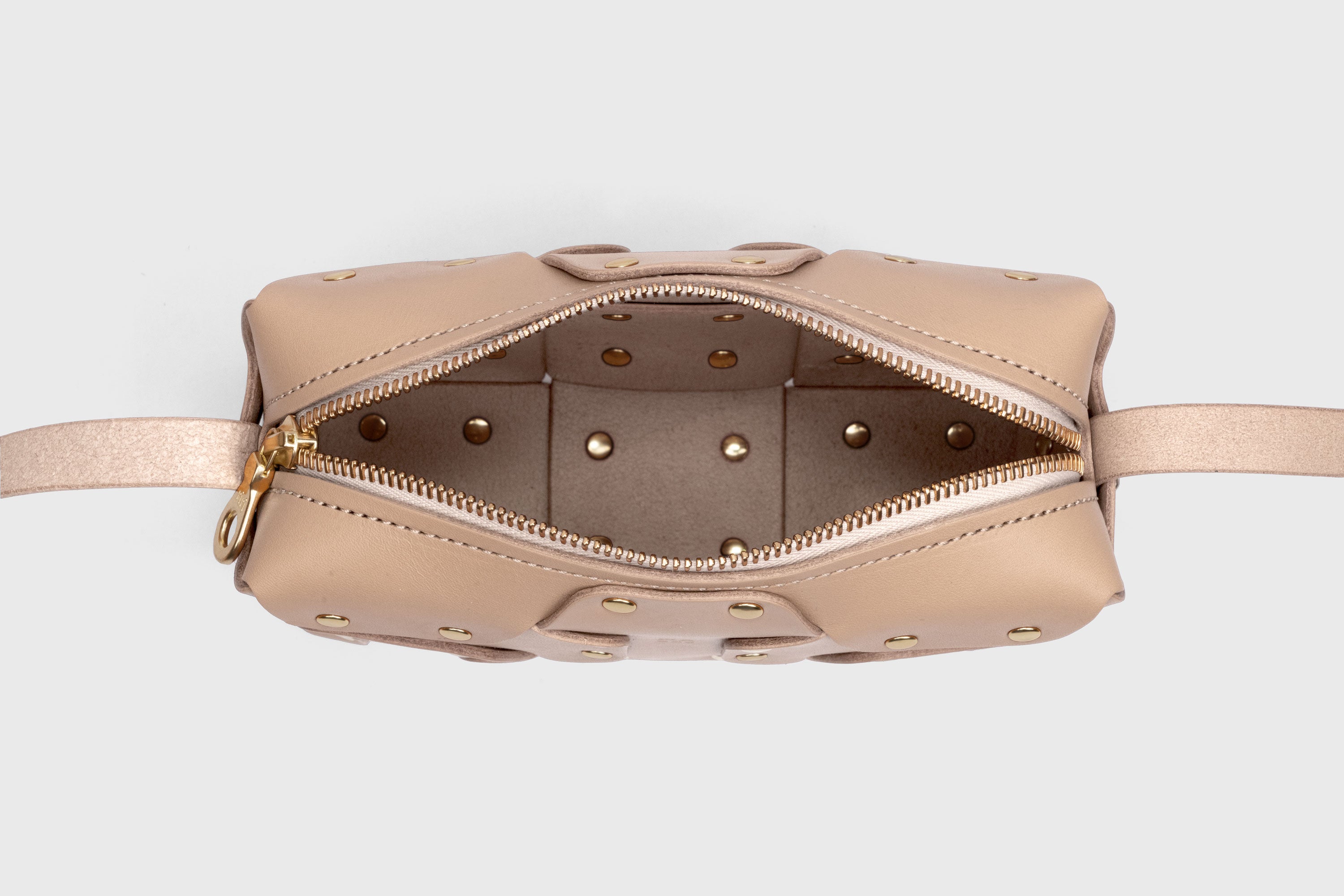 Double Rivet Bag, Natural Color,  Leather Full Grain Vegetable Tanned Leather Modern Minimalist Design Premium Quality Full Brass Clutch Crossbody Shoulder Bag from Atelier Madre, Manuel Dreesmann Barcelona Spain