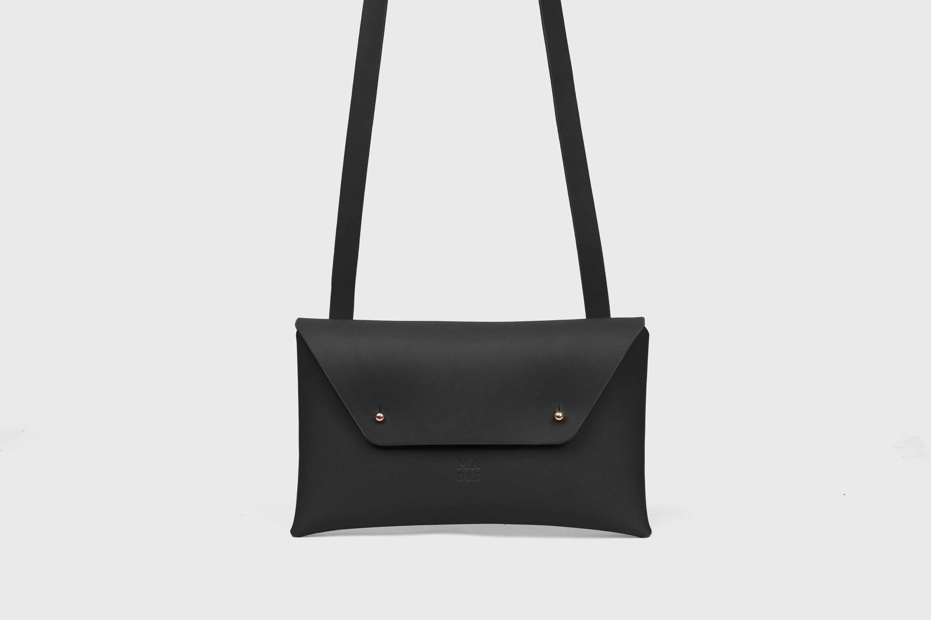 Envelope Bag With a Strap In Black Color Vegetable Tanned Leather Minimalistic Design Atelier Madre Manuel Dreesmann Barcelona Spain