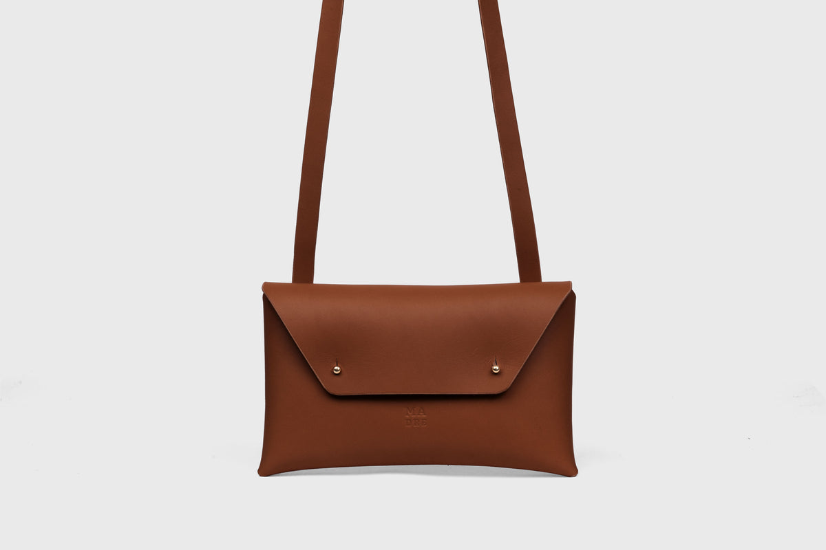 Envelope Bag Dark Brown Color Leather Atelier Madre Manuel Dreesmann Barcelona Spain 1