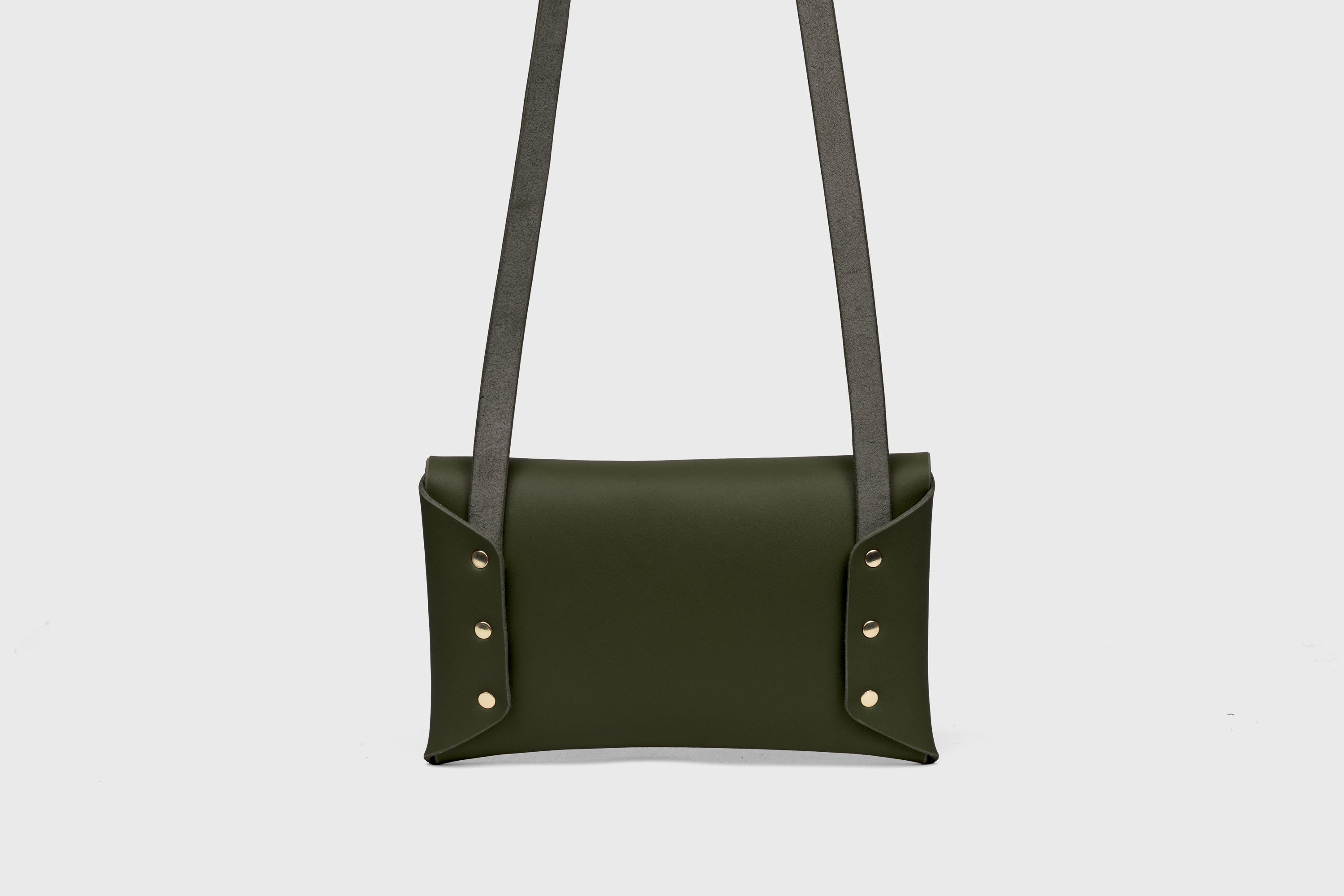 Envelope Bag With a Strap In Olive Green Color Vegetable Tanned Leather Minimalistic Design Atelier Madre Manuel Dreesmann Barcelona Spain