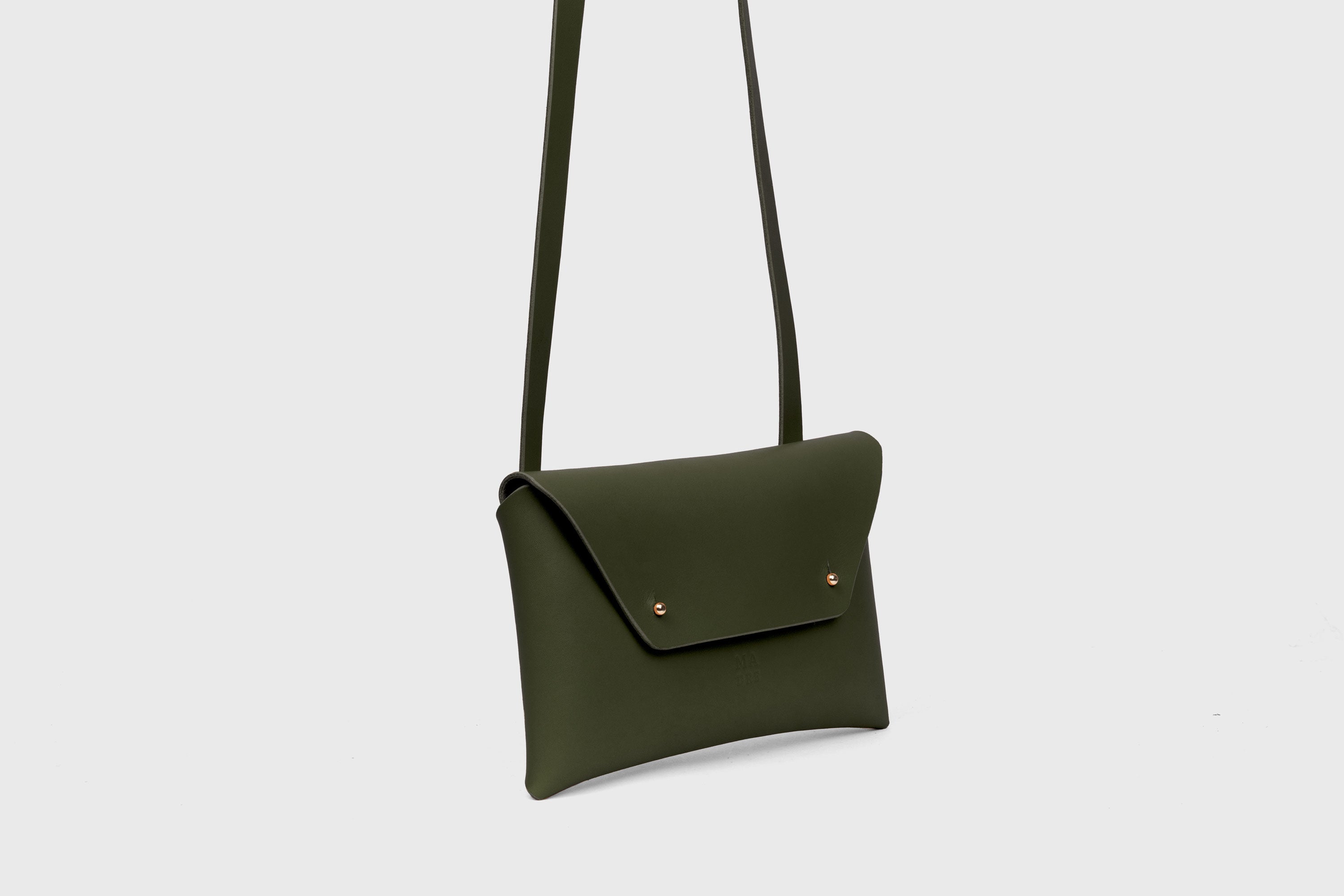 Envelope Bag With a Strap In Olive Green Color Vegetable Tanned Leather Minimalistic Design Atelier Madre Manuel Dreesmann Barcelona Spain