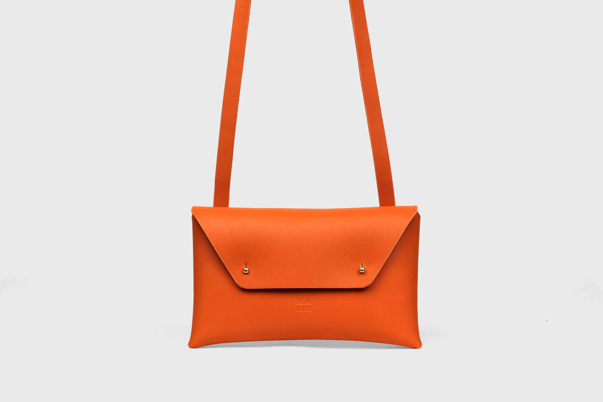 Envelope Bag Orange Color Leather Atelier Madre Manuel Dreesmann Barcelona Spain 1