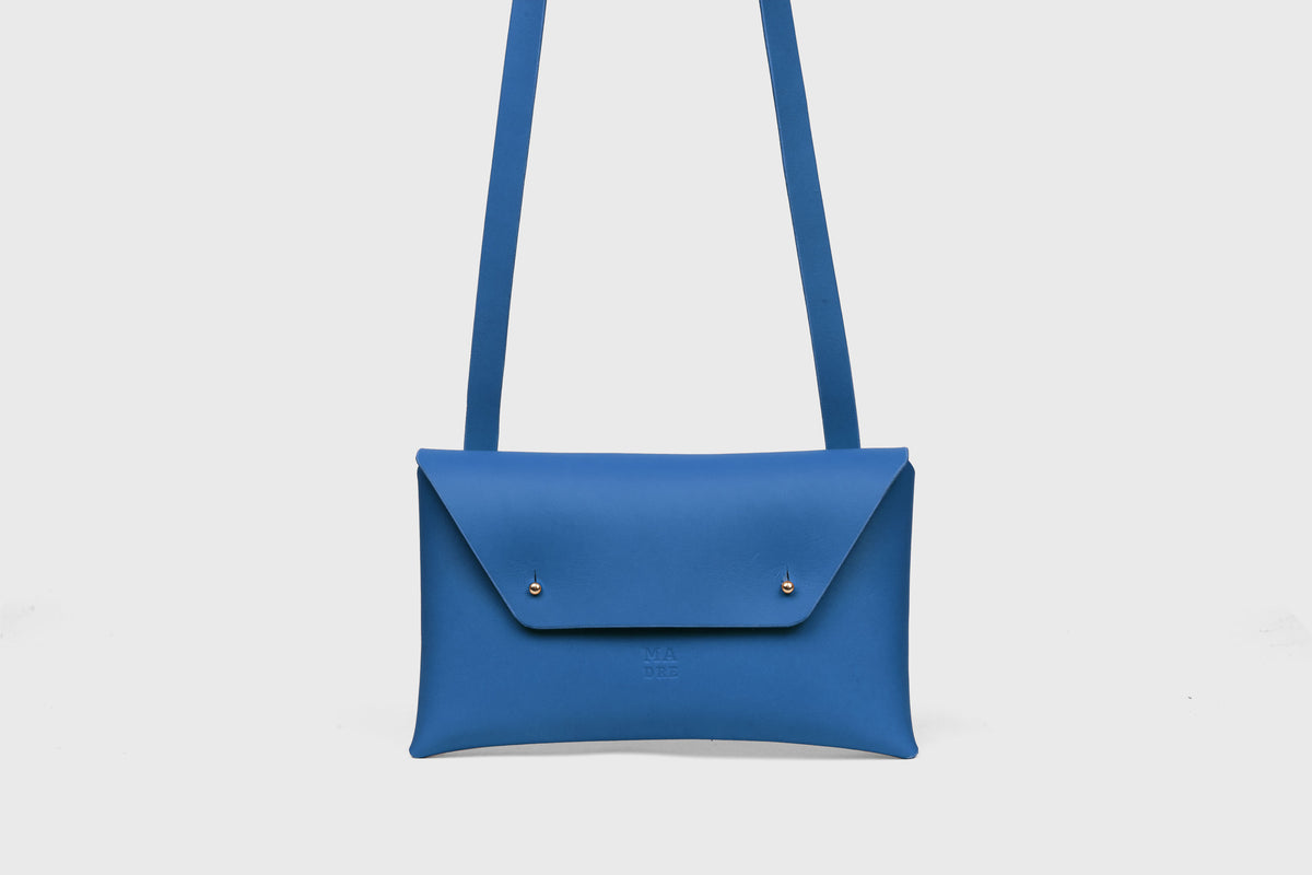 Envelope Bag Royal Blue Color Leather Atelier Madre Manuel Dreesmann Barcelona Spain 1