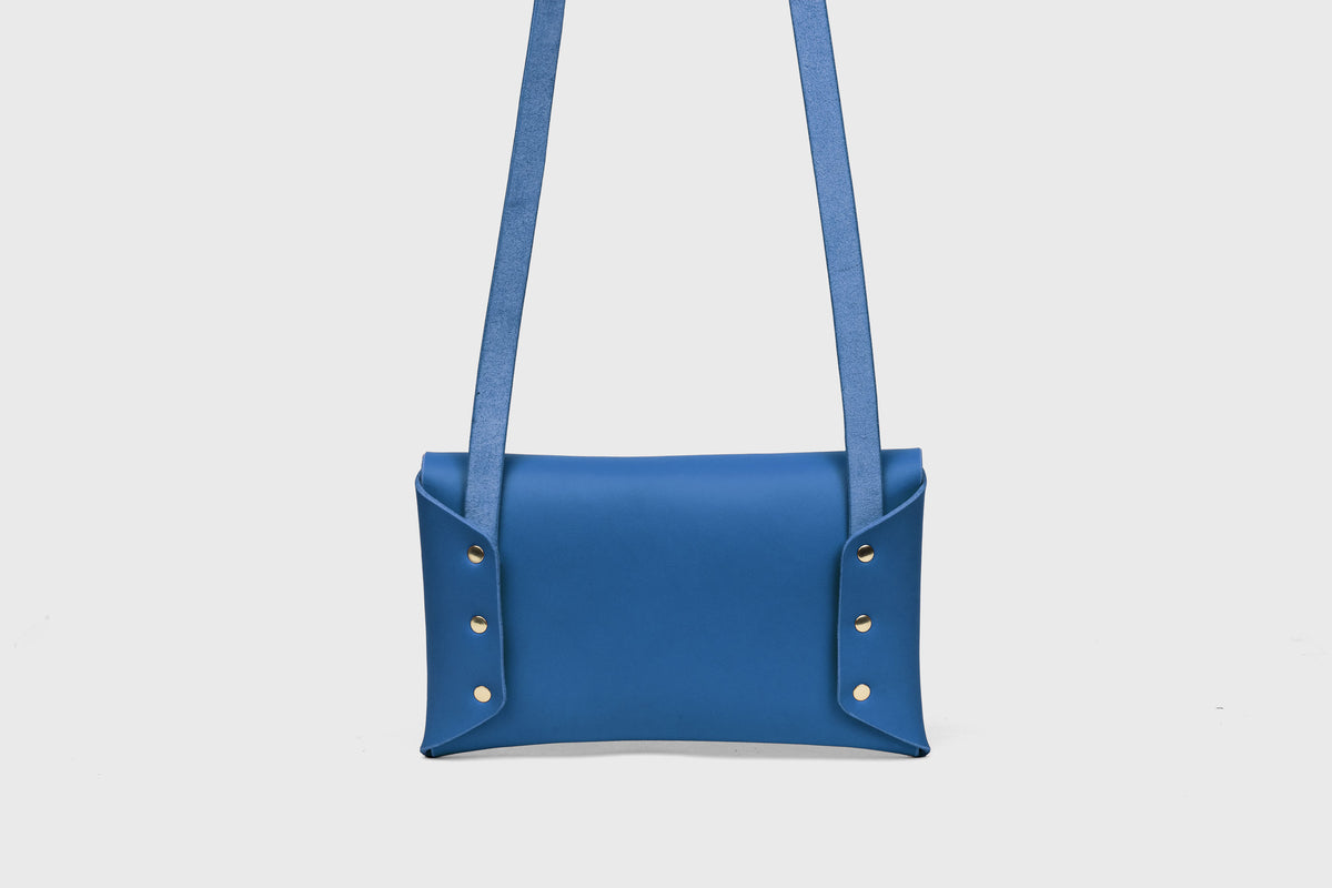 Envelope Bag Royal Blue Color Leather Atelier Madre Manuel Dreesmann Barcelona Spain 3