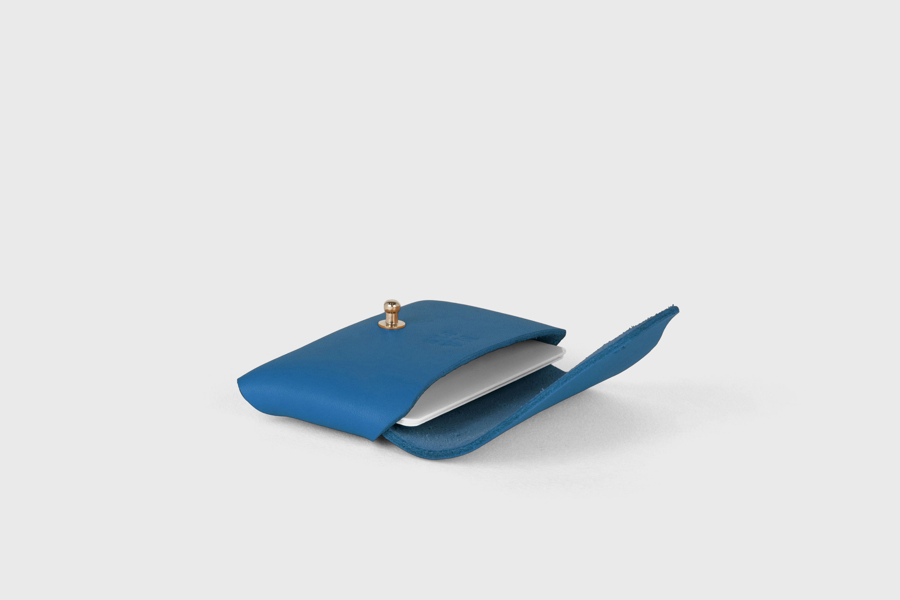 Envelope Card Wallet Premium Leather Royal Blue Color Small Minimalist Design Atelier Madre Manuel Dreesmann Barcelona Spain