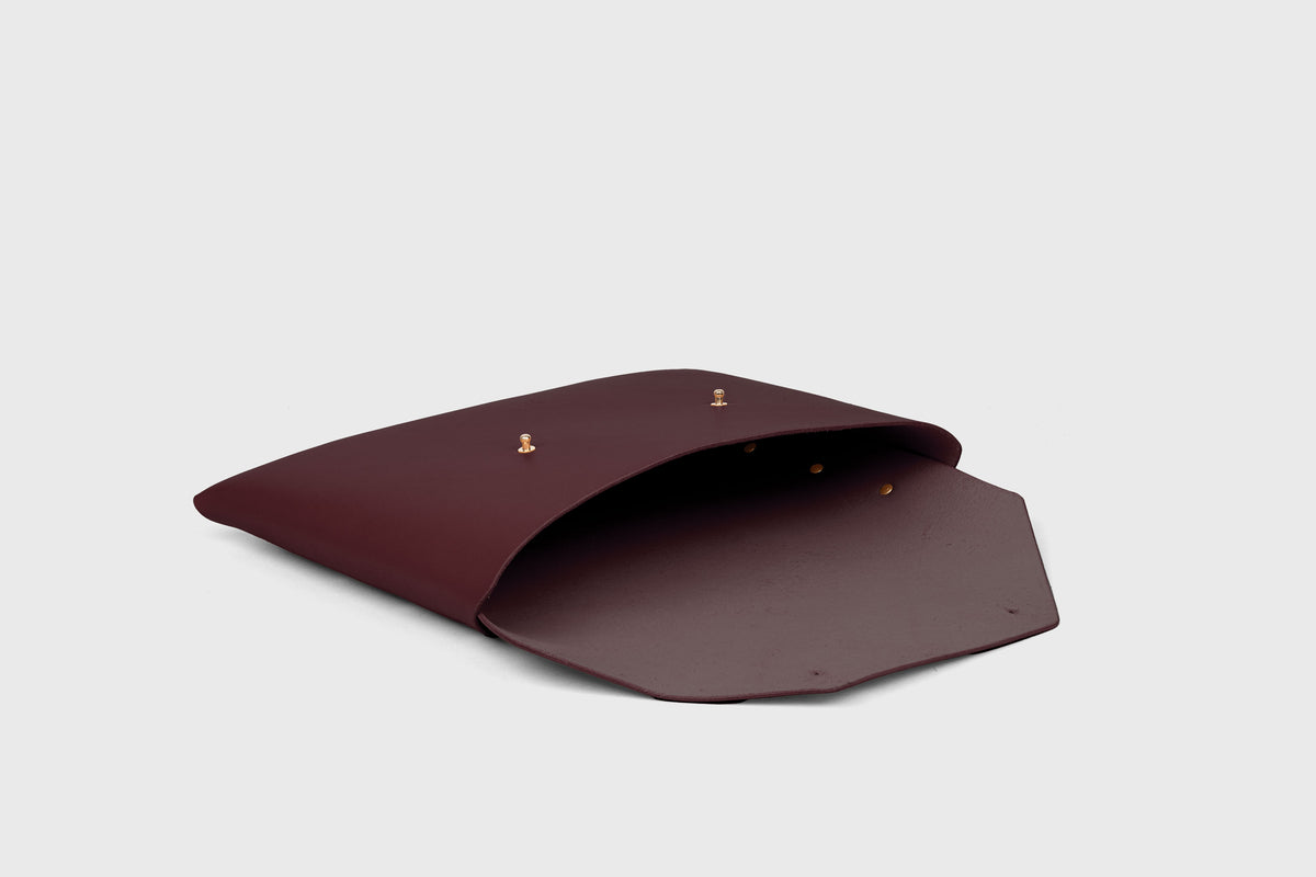 Envelope Clutch Big Burgundy Leather Atelier Madre Manuel Dreesmann Barcelona Spain 4
