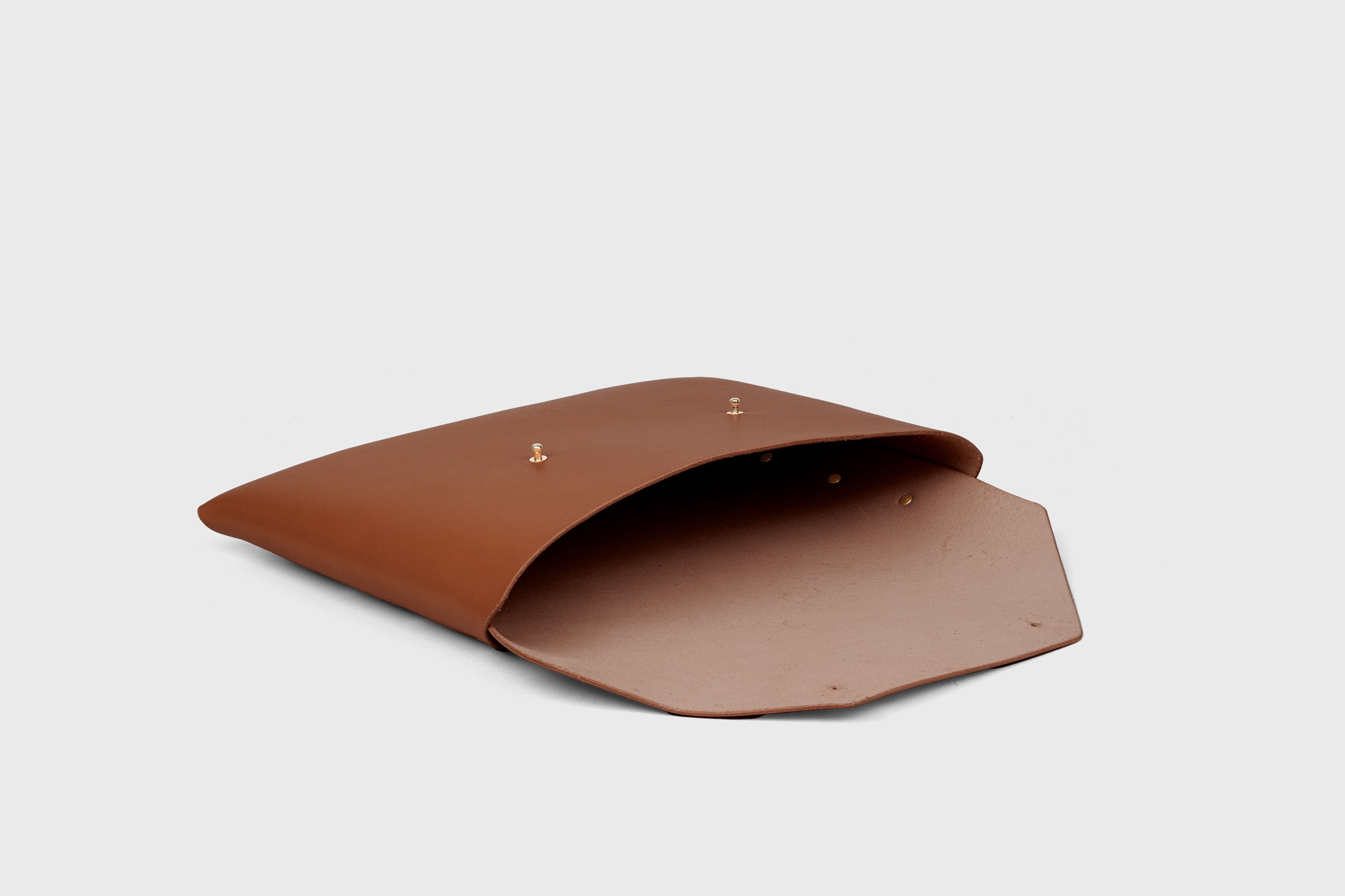 Envelope Clutch Big In Dark Brown Color Vegetable Tanned Leather Minimalistic Design Atelier Madre Manuel Dreesmann