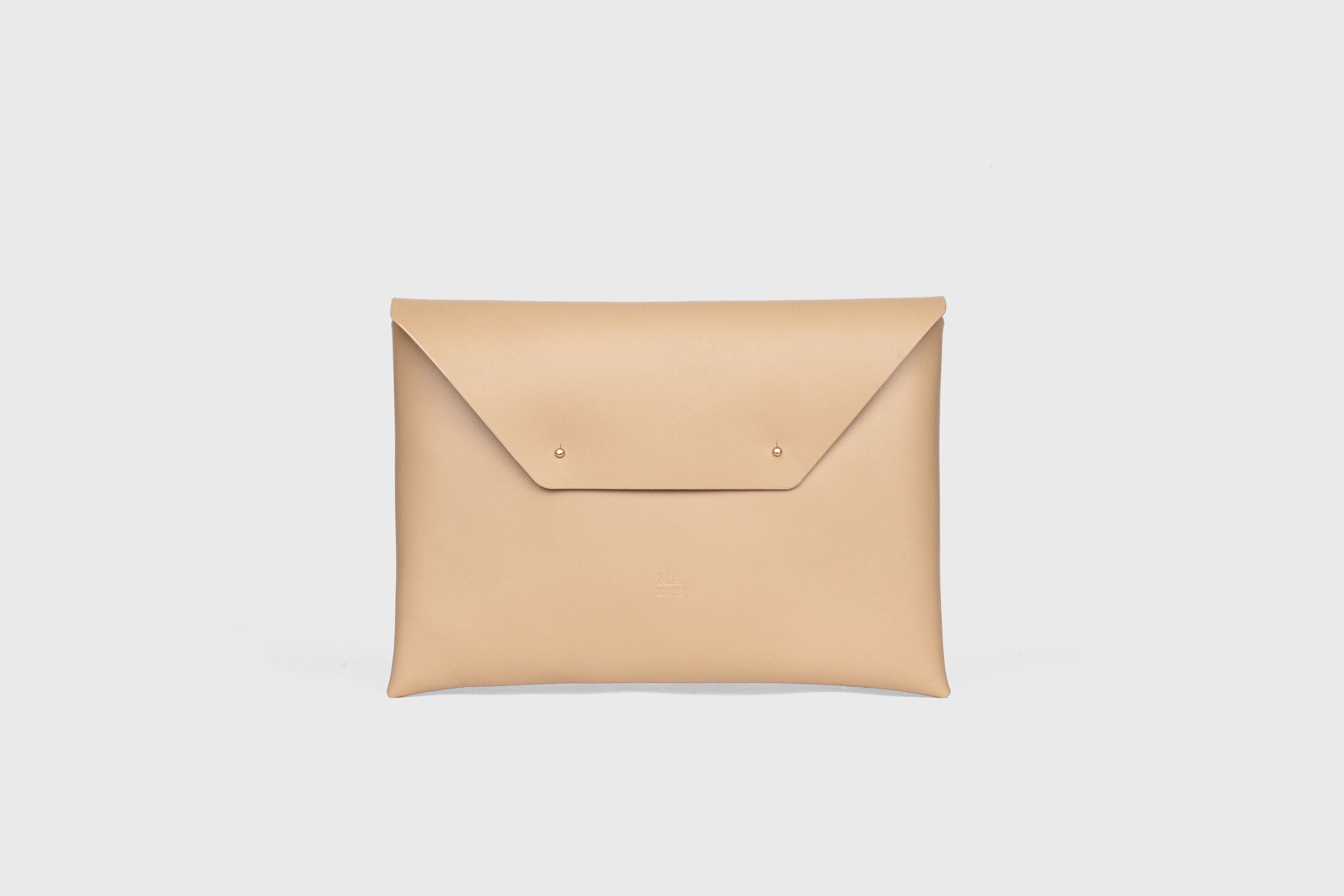 Envelope Clutch Big In Natural Color Vegetable Tanned Leather Minimalistic Design Atelier Madre Manuel Dreesmann