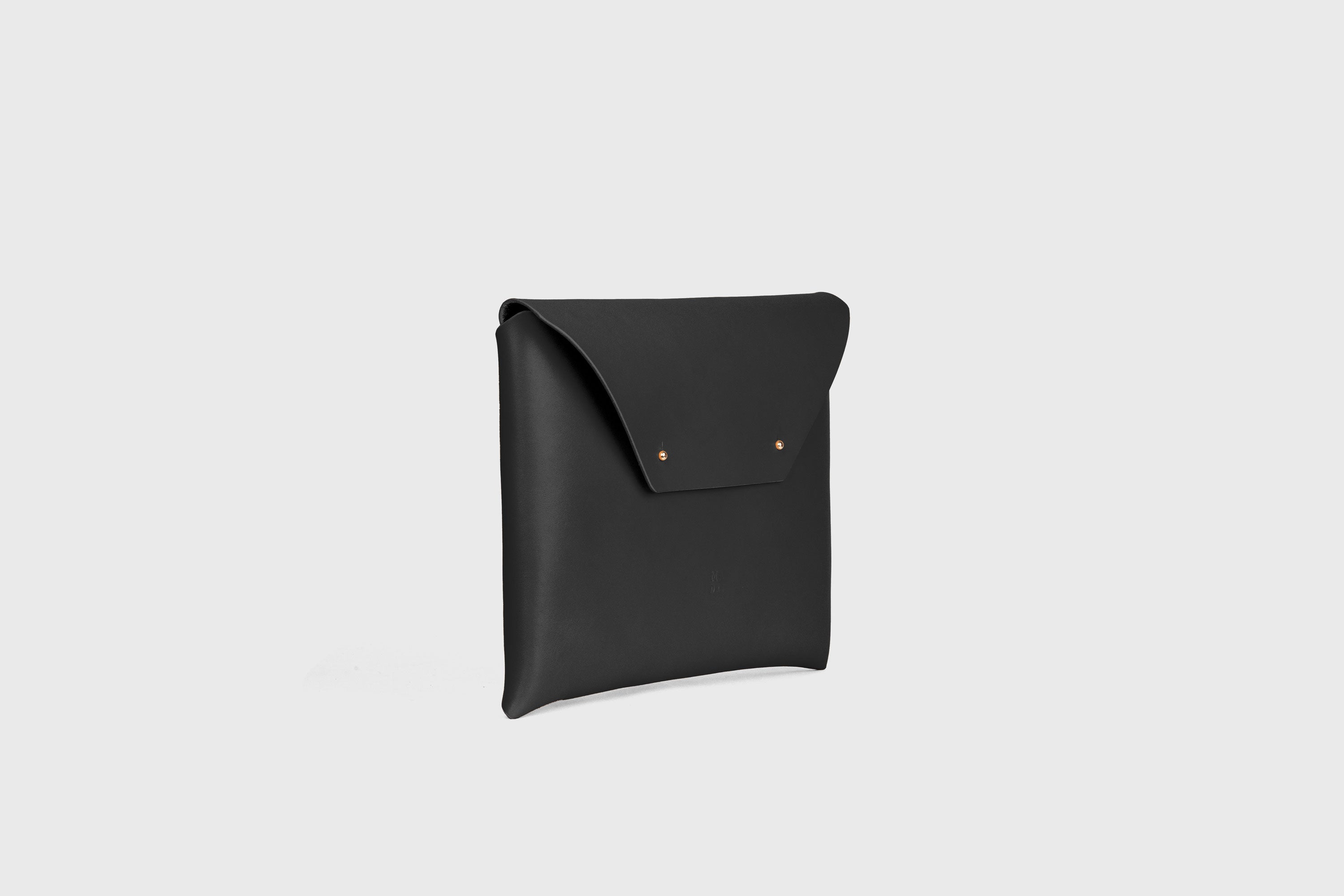 Envelope Clutch Big In Black Color Vegetable Tanned Leather Minimalistic Design Atelier Madre Manuel Dreesmann