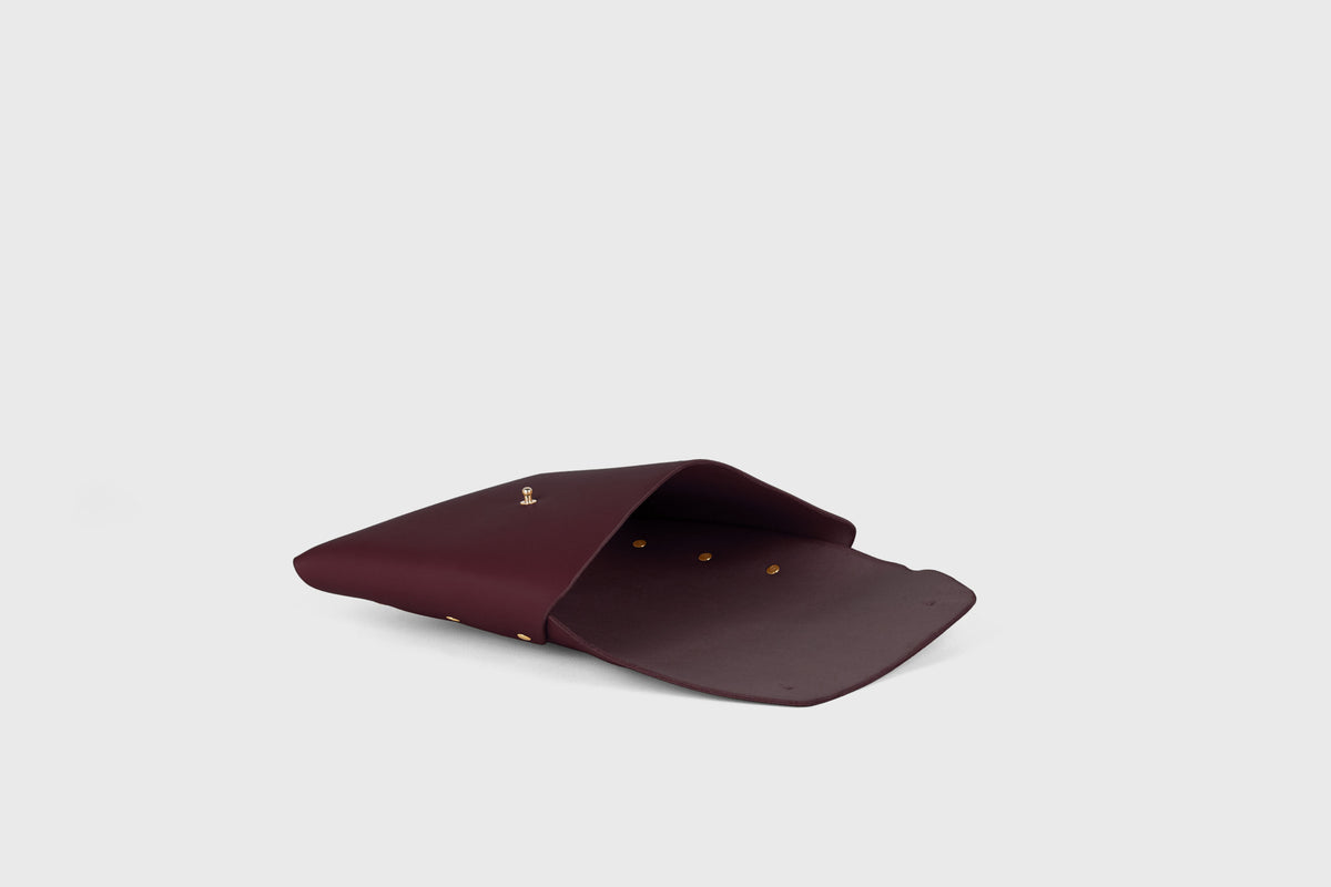 Envelope Clutch Burgundy Leather Atelier Madre Manuel Dreesmann Barcelona Spain 4