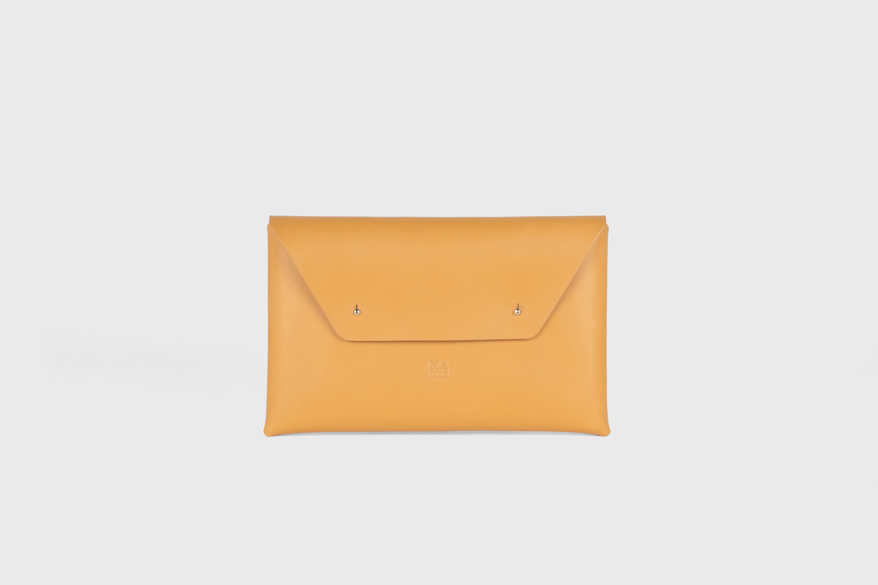 Envelope Clutch Premium Leather Brown Color Handmade Minimalist Design Atelier Madre Manuel Dreesmann Barcelona Spain
