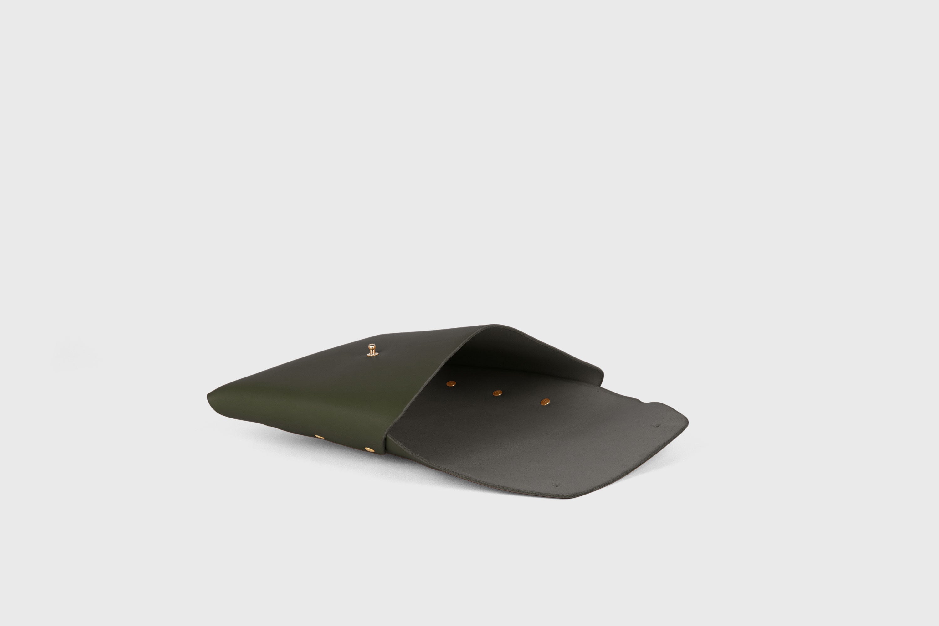Envelope Clutch Premium Leather Olive Green Color Handmade Minimalist Design Atelier Madre Manuel Dreesmann Barcelona Spain