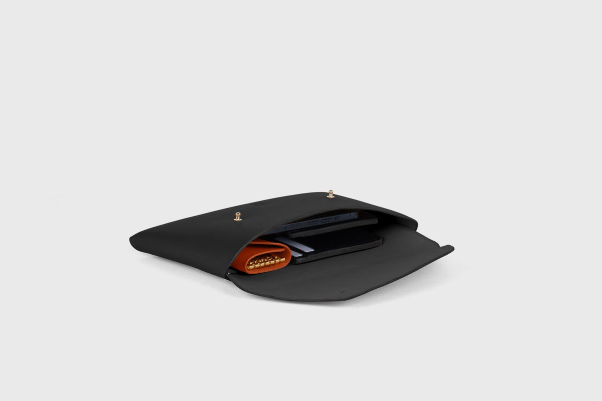 Envelope Clutch Medium Black Leather Atelier Madre Manuel Dreesmann 15