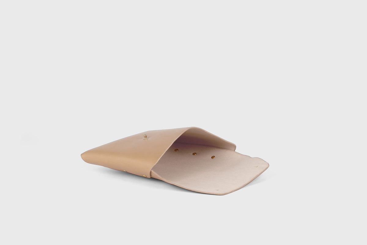 Envelope Clutch Medium Natural Colour Leather Atelier Madre Manuel Dreesmann 14