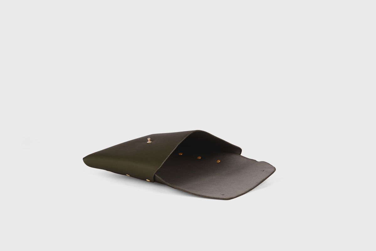 Envelope Clutch Medium Olive Green Leather Atelier Madre Manuel Dreesmann 14