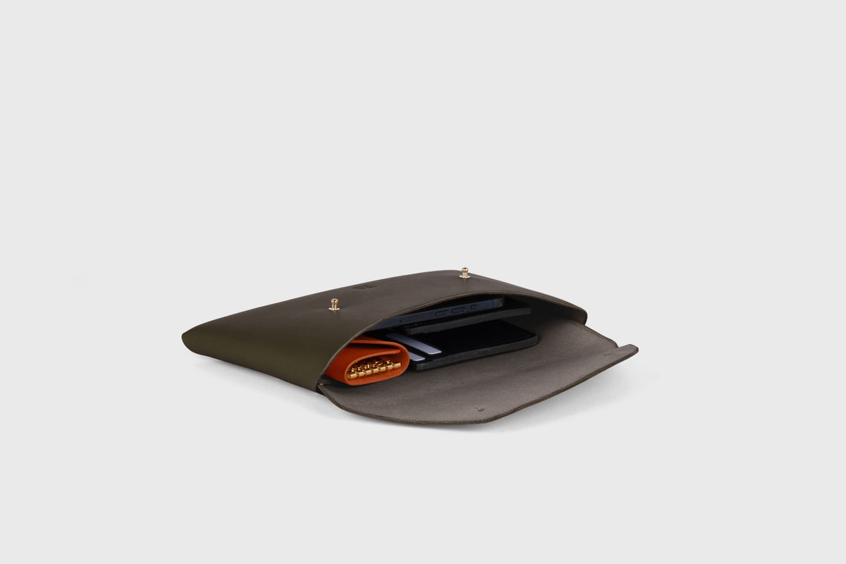 Envelope Clutch Medium Olive Green Leather Atelier Madre Manuel Dreesmann 15