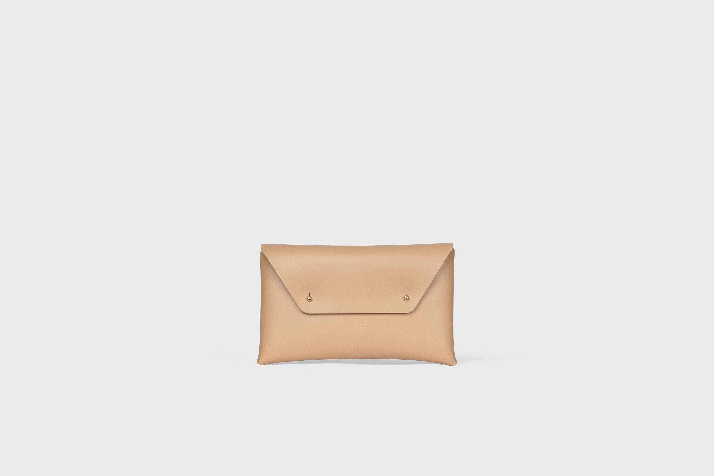 Envelope Clutch Small In Natural Color Vegetable Tanned Leather Minimalistic Design Atelier Madre Manuel Dreesmann Barcelona Spain