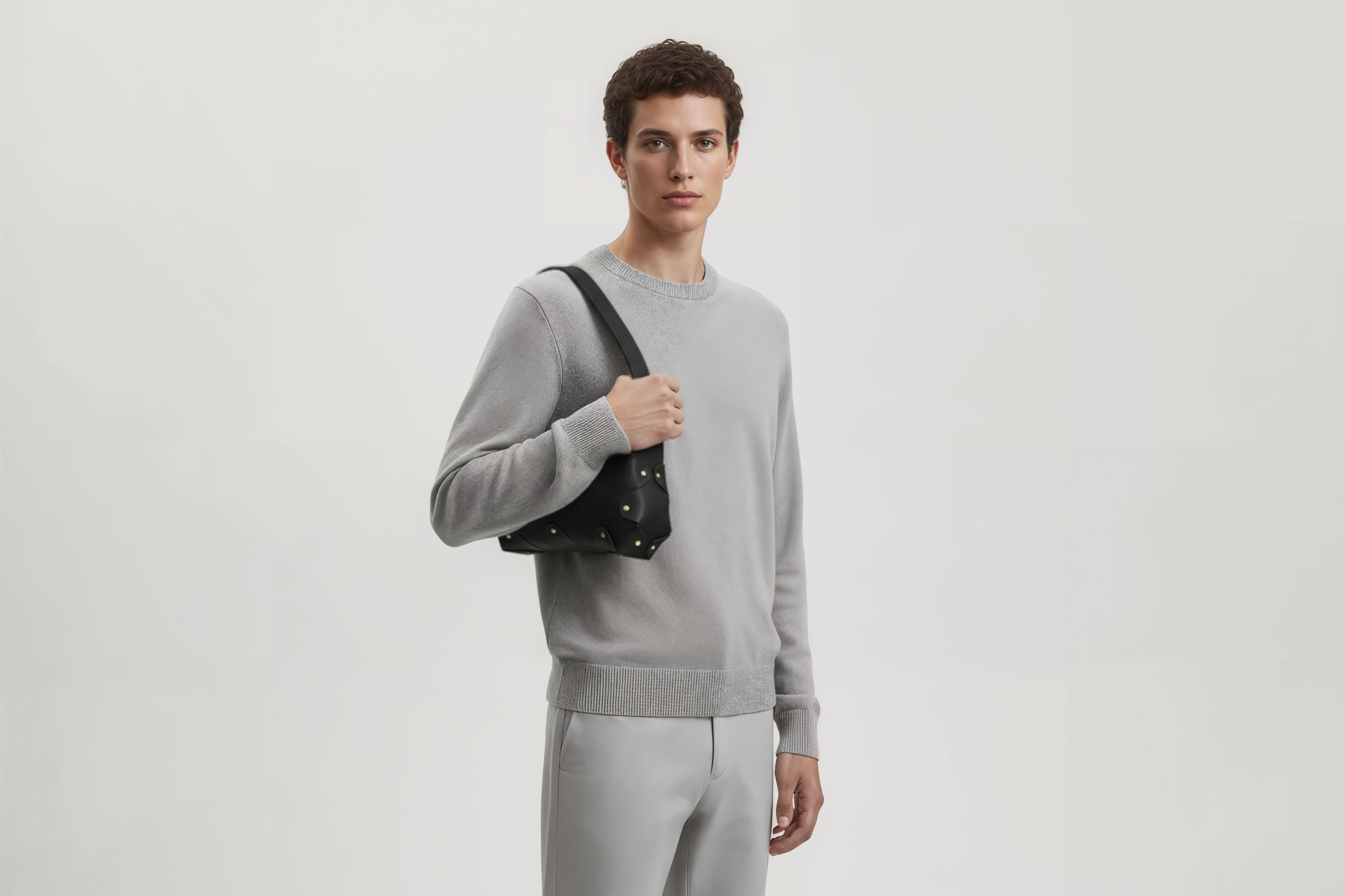 Fiona Bag Black Color Leather On Man Model Bright Background Vegetable Tanned Leather Modern Minimalist Design Premium Quality Atelier Madre Manuel Dreesmann Barcelona Spain