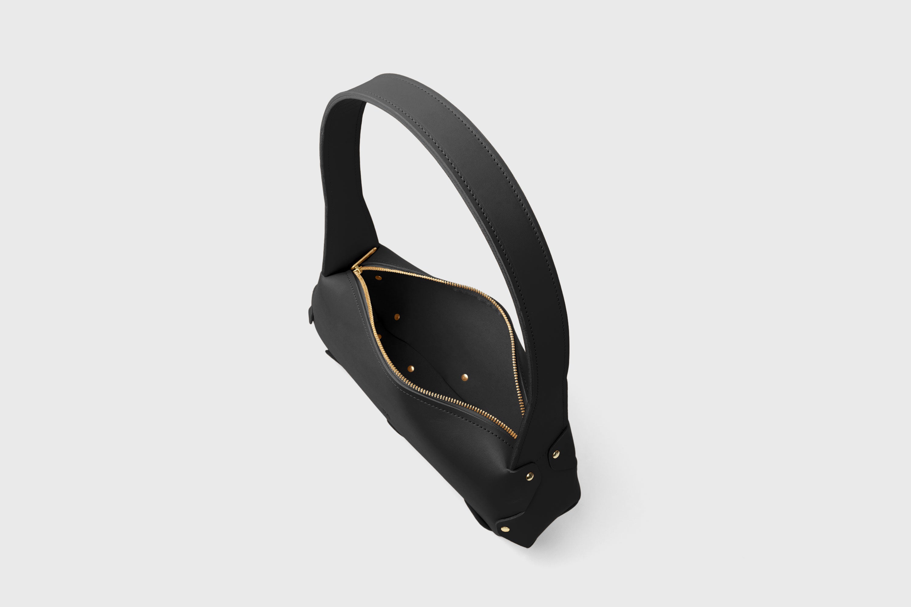 Fiona Bag In Black Color In Full Grain Vegetable Tanned Leather Minimalistic Design Shoulder Bag Atelier Madre Manuel Dreesmann Barcelona Spain