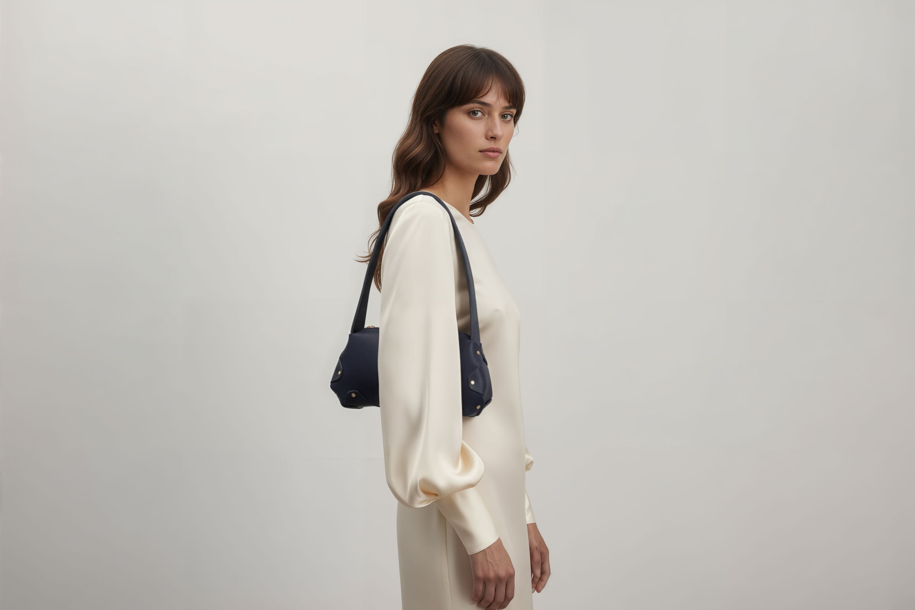 Fiona Bag Marine Blue Colour Leather On Woman Model Bright Background Vegetable Tanned Leather Modern Minimalist Design Premium Quality Atelier Madre Manuel Dreesmann Barcelona Spain