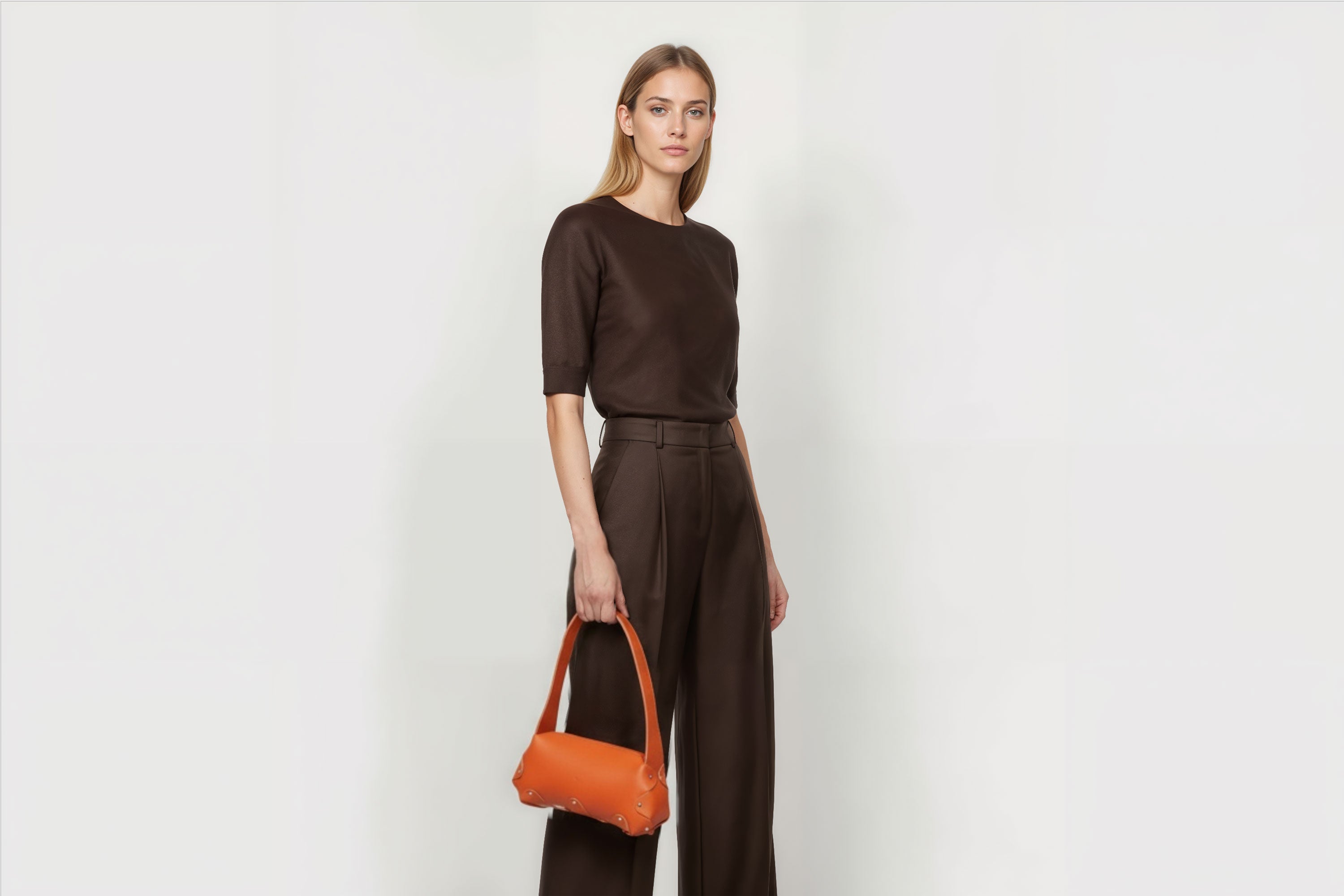 Fiona Bag Orange Colour Leather On Woman Model Bright Background Vegetable Tanned Leather Modern Minimalist Design Premium Quality Atelier Madre Manuel Dreesmann Barcelona Spain