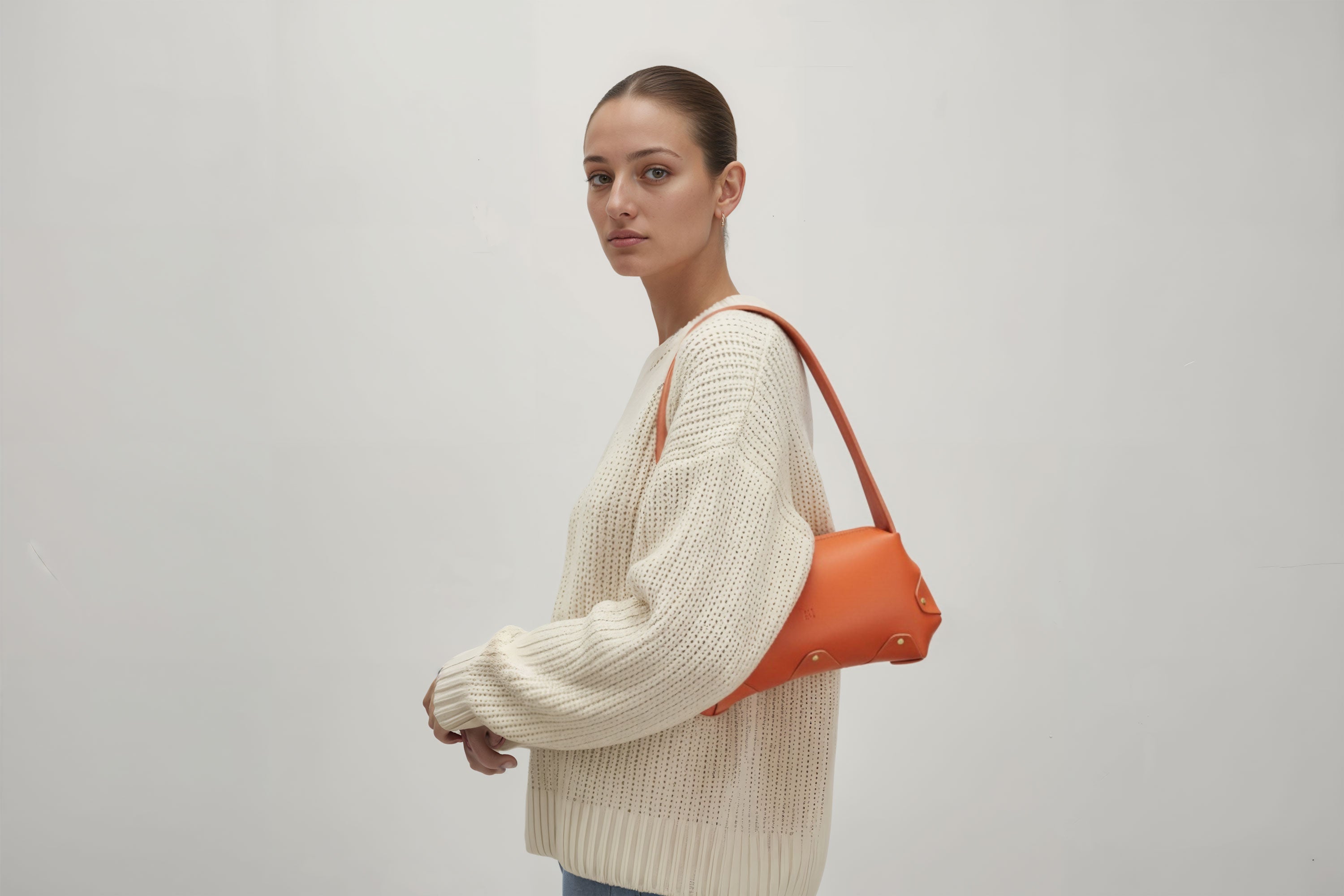 Fiona Bag Orange Colour Leather On Woman Model Bright Background Vegetable Tanned Leather Modern Minimalist Design Premium Quality Atelier Madre Manuel Dreesmann Barcelona Spain