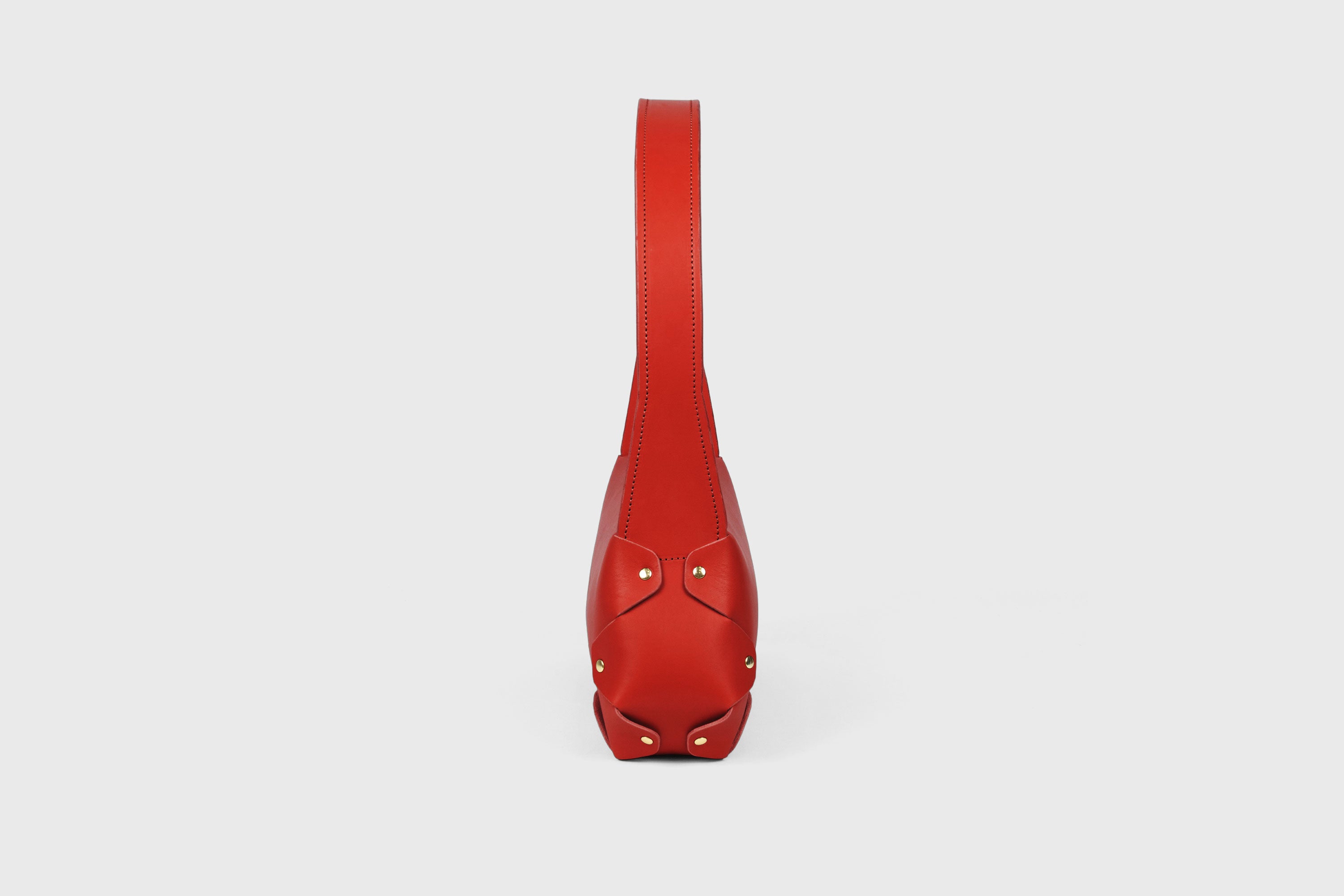 Fiona Bag In Red Color In Full Grain Vegetable Tanned Leather Minimalistic Design Shoulder Bag Atelier Madre Manuel Dreesmann Barcelona Spain