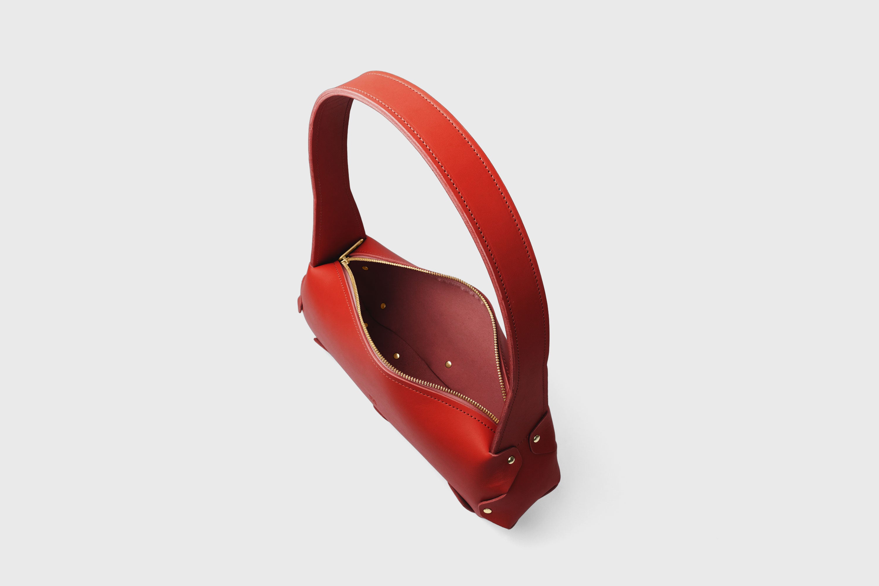 Fiona Bag In Red Color In Full Grain Vegetable Tanned Leather Minimalistic Design Shoulder Bag Atelier Madre Manuel Dreesmann Barcelona Spain