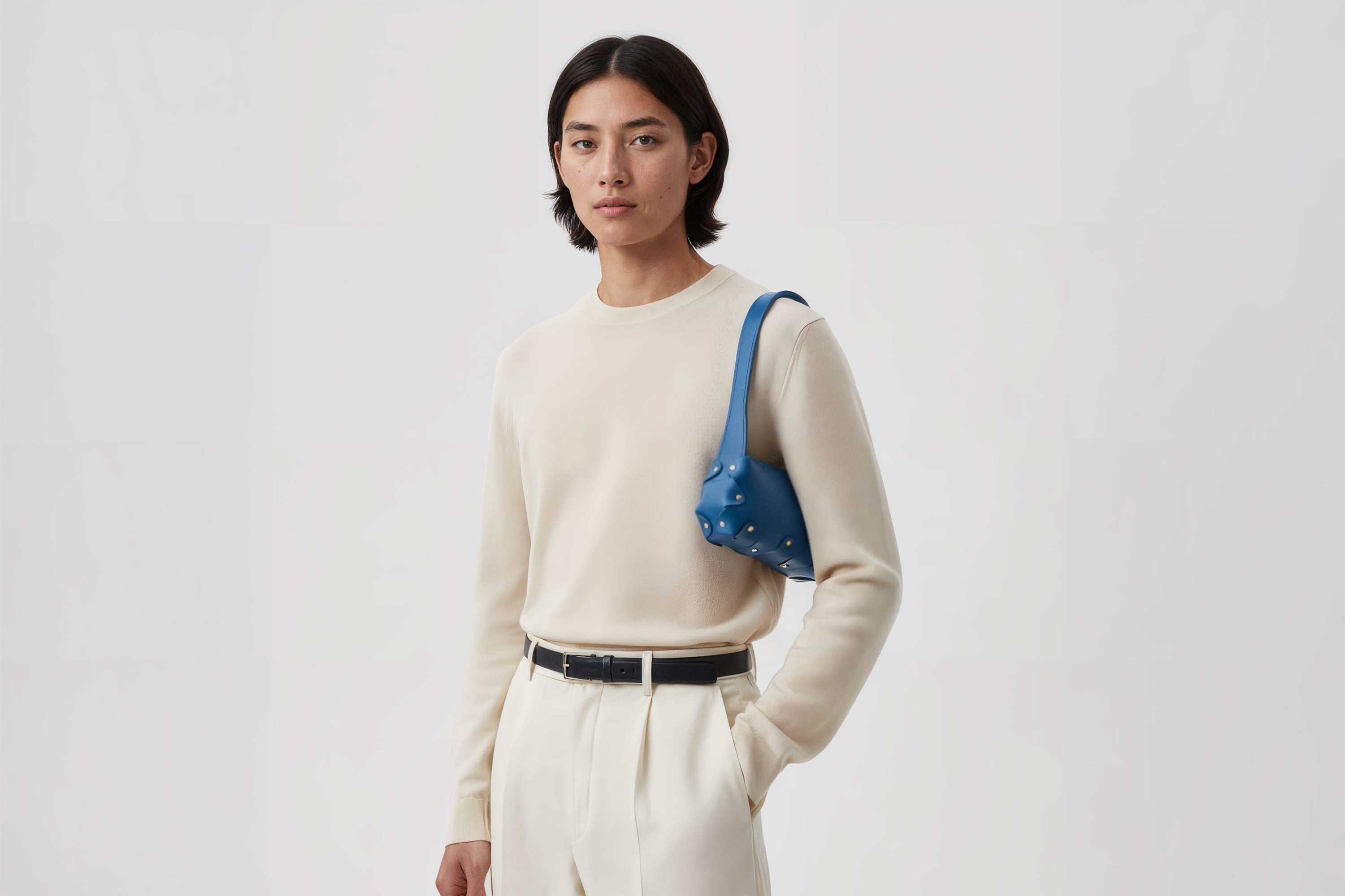 Fiona Bag Small Royal Blue Color Royal Blue Leather Zipper Shoulder Bag Minimalist Modern Design Premium Quality Atelier Madre Manuel Dreesmann Barcelona