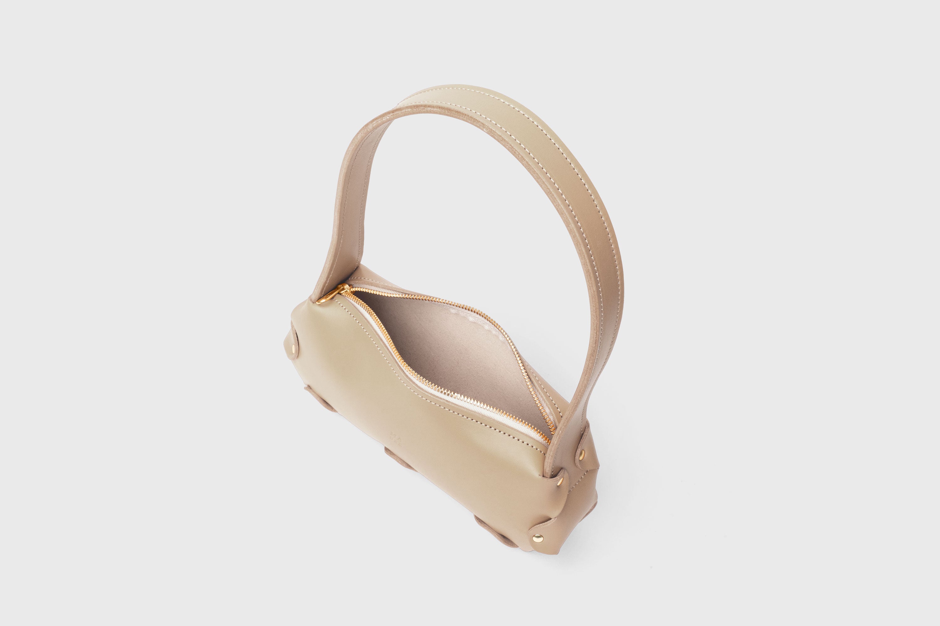 Fiona Bag Small Natural Color Premium Quality Leather Zipper Shoulder Bag Minimalist Modern Design, Atelier Madre Manuel Dreesmann Barcelona