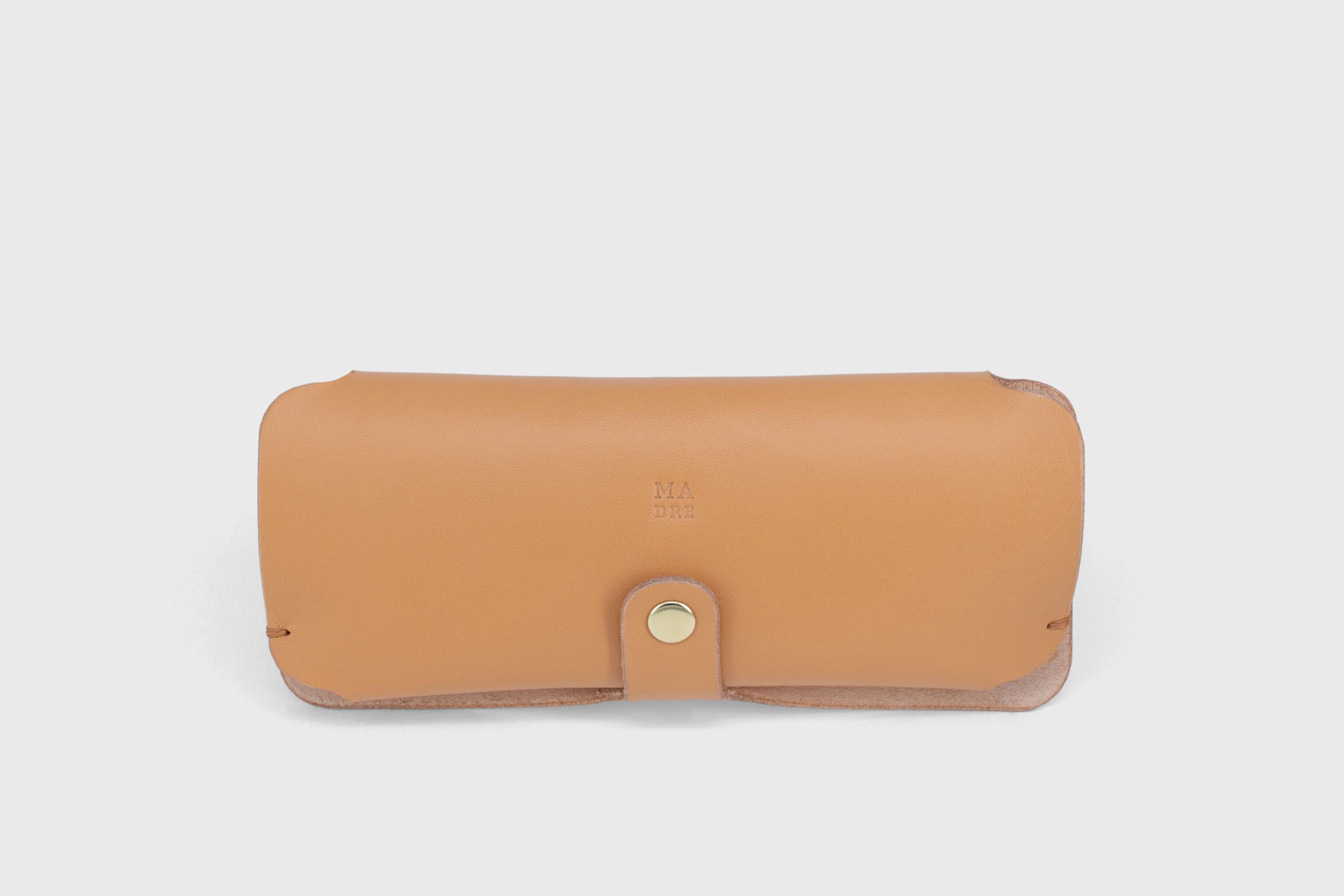 Glasses and Sunglasses Case Sleeve Brown Color Leather Minimalistic Design Premium Quality Vegetable Tanned Leather Atelier Madre Manuel Dreesmann Barcelona Spain