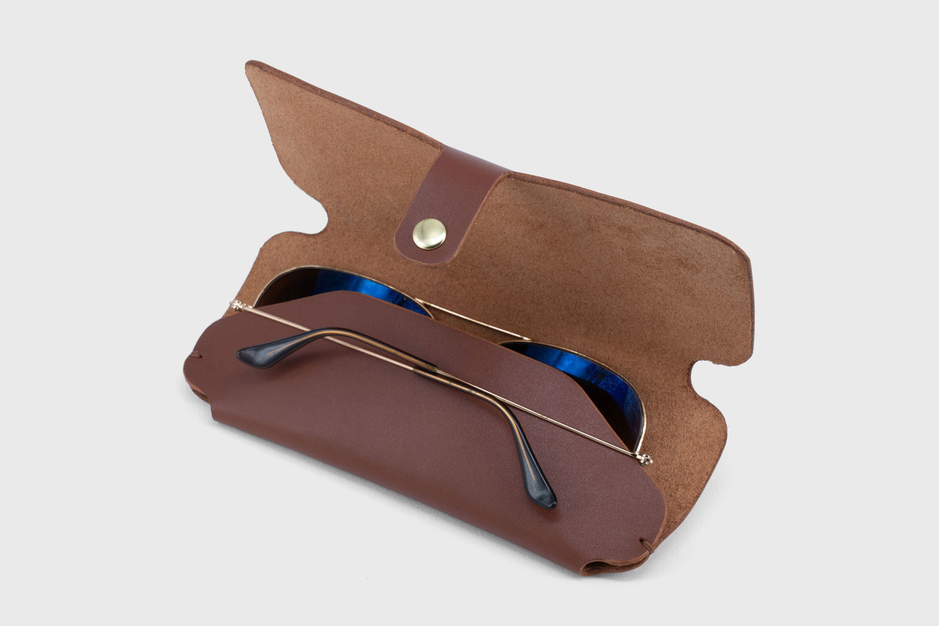 Glasses and Sunglasses Case Sleeve Dark Brown Color Leather Minimalistic Design Premium Quality Vegetable Tanned Leather Atelier Madre Manuel Dreesmann Barcelona Spain