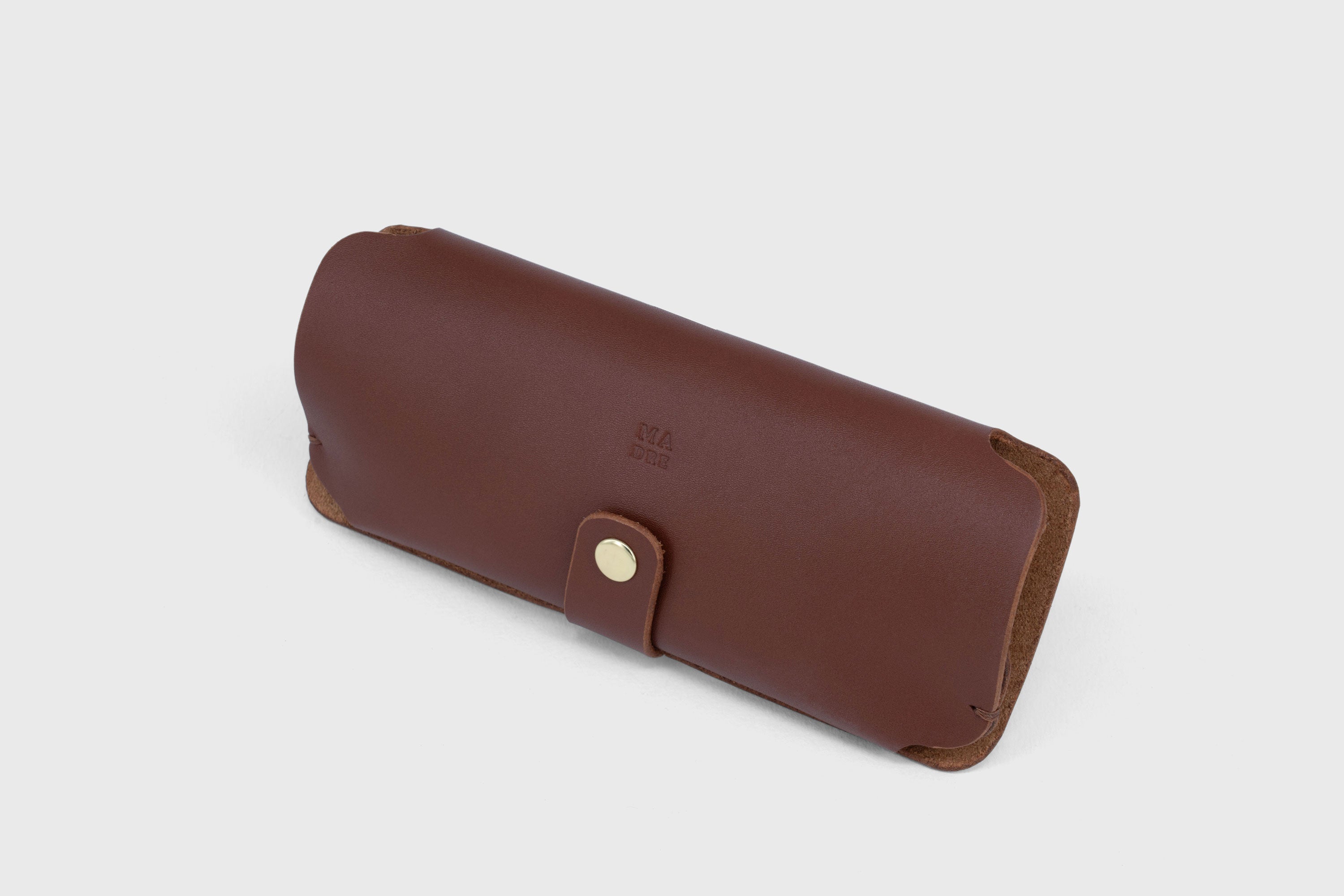 Glasses and Sunglasses Case Sleeve Dark Brown Color Leather Minimalistic Design Premium Quality Vegetable Tanned Leather Atelier Madre Manuel Dreesmann Barcelona Spain