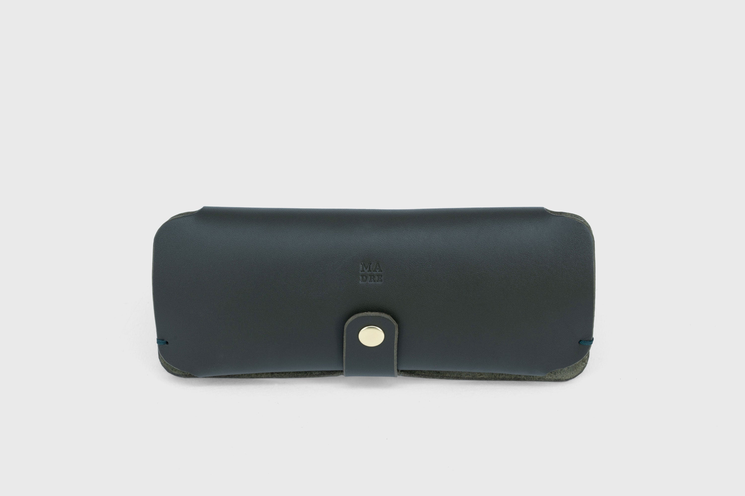 Glasses and Sunglasses Case Sleeve Olive Green Color Leather Minimalistic Design Premium Quality Vegetable Tanned Leather Atelier Madre Manuel Dreesmann Barcelona Spain