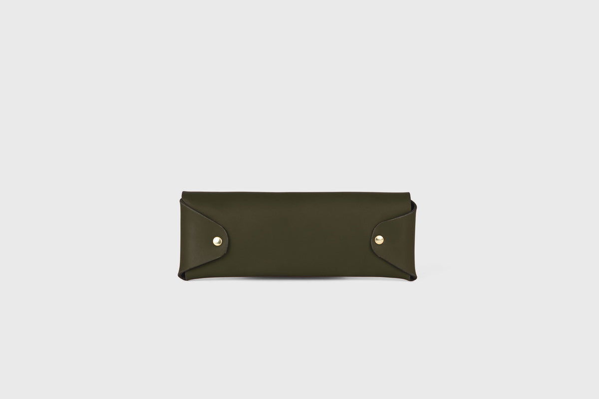 Glasses Case Olive Green Colour Leather Vegetable Tanned Modern Minimal Design Premium Quality Atelier Madre Manuel Dreesmann Barcelona 2