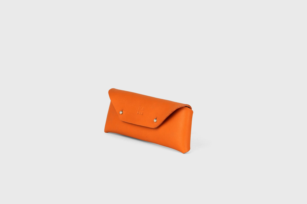 Glasses Case Orange Colour Leather Vegetable Tanned Modern Minimal Design Premium Quality Atelier Madre Manuel Dreesmann Barcelona 3