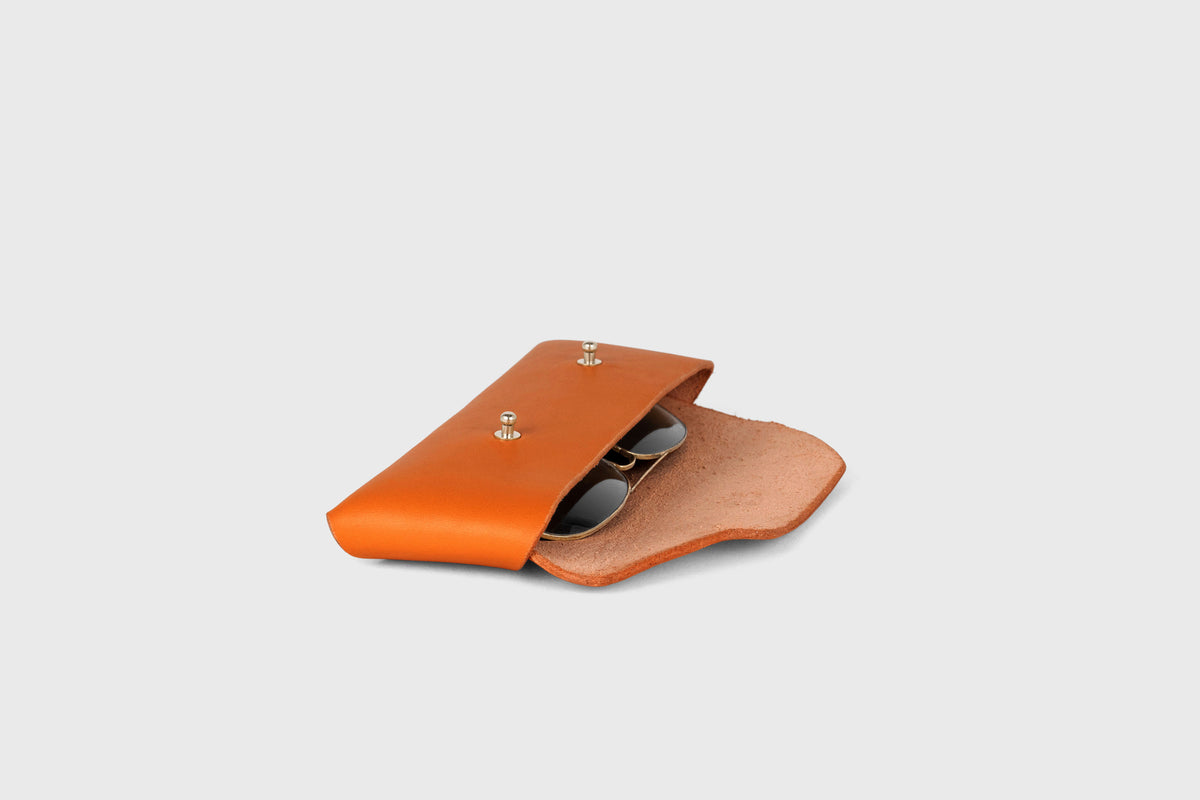 Glasses Case Orange Colour Leather Vegetable Tanned Modern Minimal Design Premium Quality Atelier Madre Manuel Dreesmann Barcelona 4