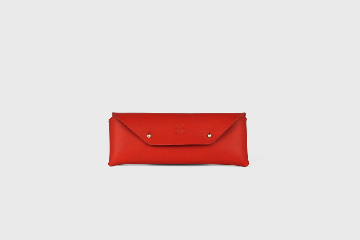 Glasses Case Red Colour Leather Vegetable Tanned Modern Minimal Design Premium Quality Atelier Madre Manuel Dreesmann Barcelona 1