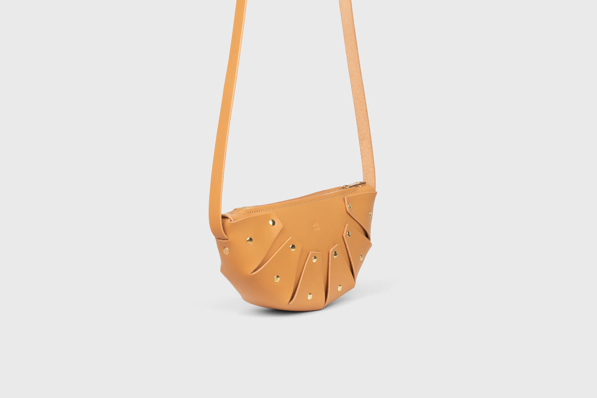 Juno Brown Colour Leather Vegetable Tanned Modern Minimal Design Premium Quality Atelier Madre Manuel Dreesmann Barcelona 4