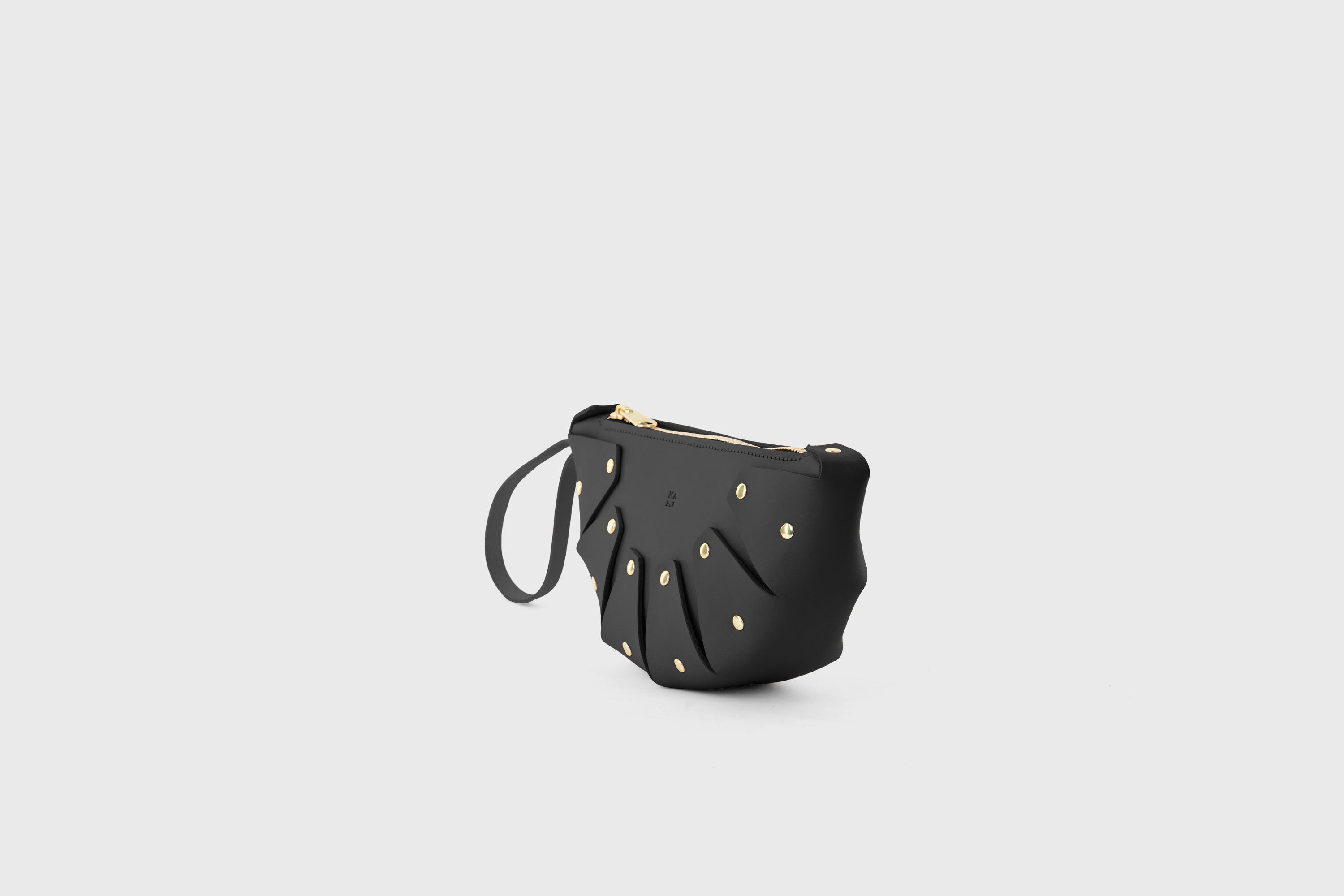 Juno Leather Bag Black Color Vegetable Tanned Full Grain Spain Brass Rivets Design Minimalist Half Moon Circle Round Zipper Pouch Handbag Clutch Bag Atelier Madre Manuel Dreesmann Barcelona